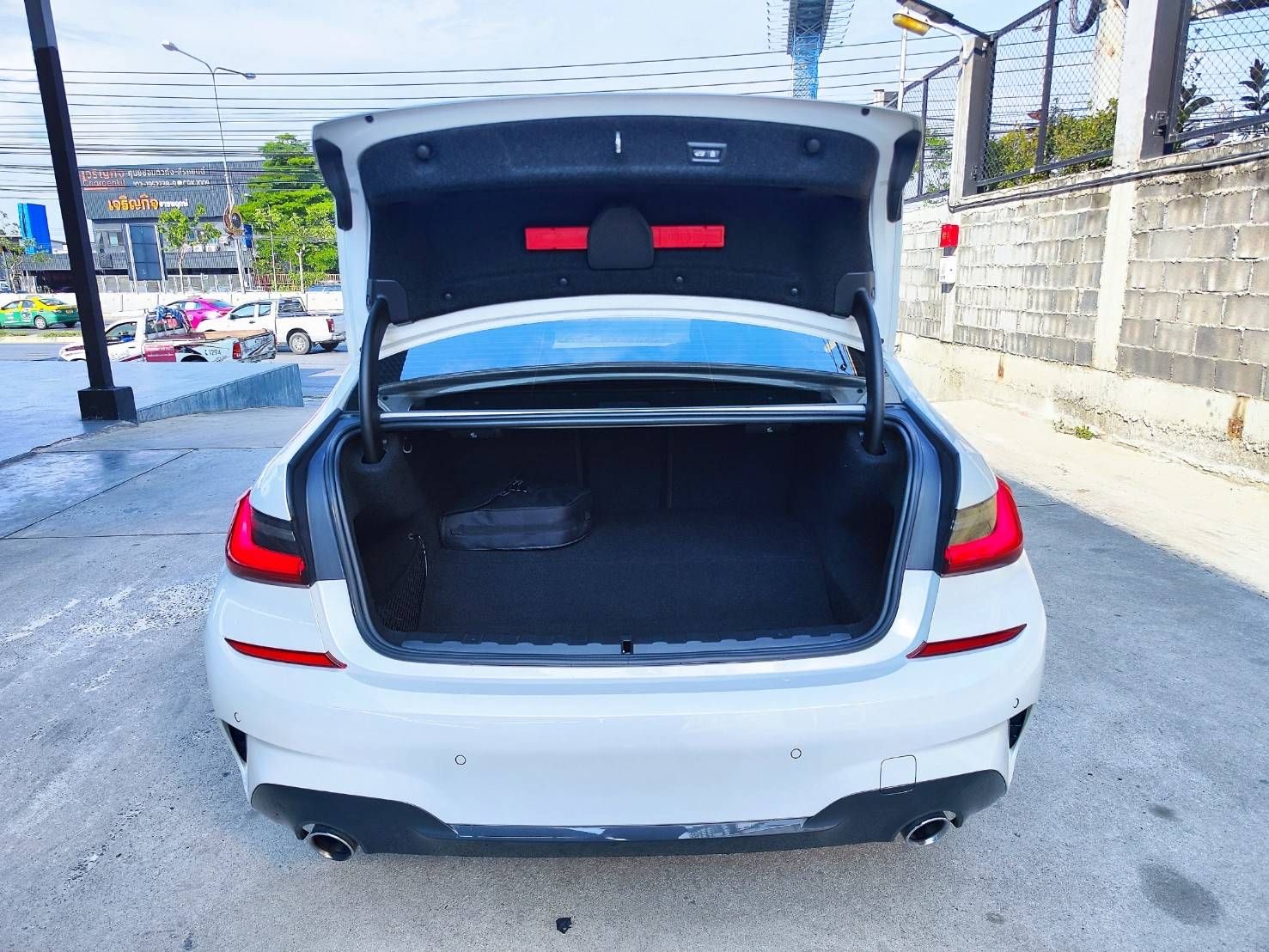 BMW SERIES 330e M SPORT ปี 2023