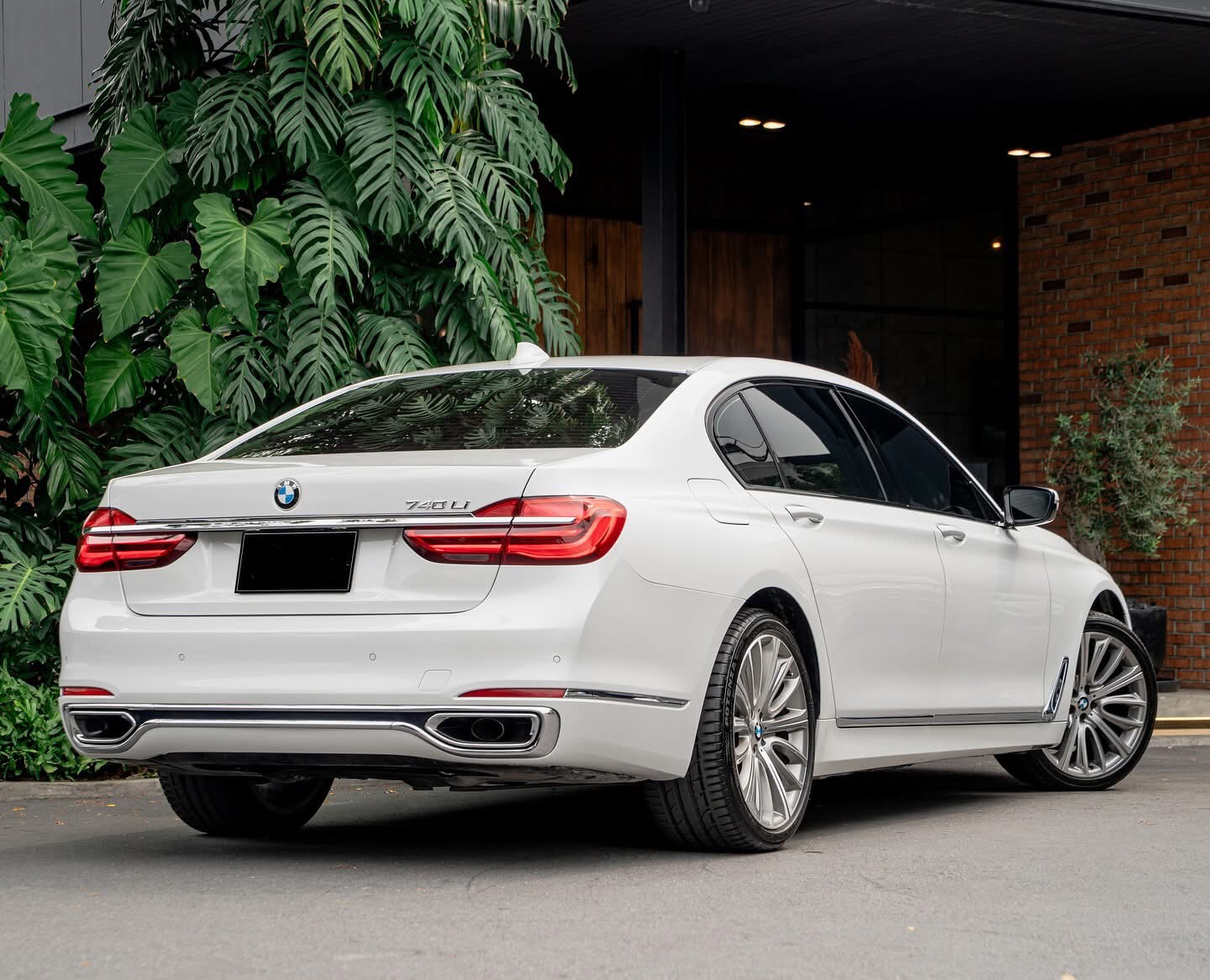 BMW 740Li Pure Excellence ปี 2017