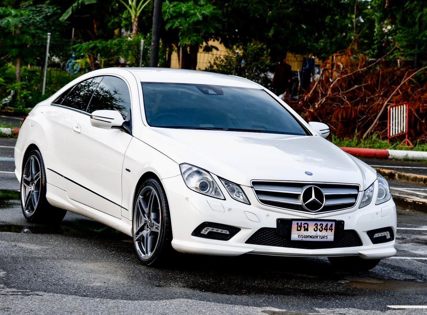 Benz E350 CDI 3.0L V6 Turbo Coupe AMG Package ปี 2010 Top