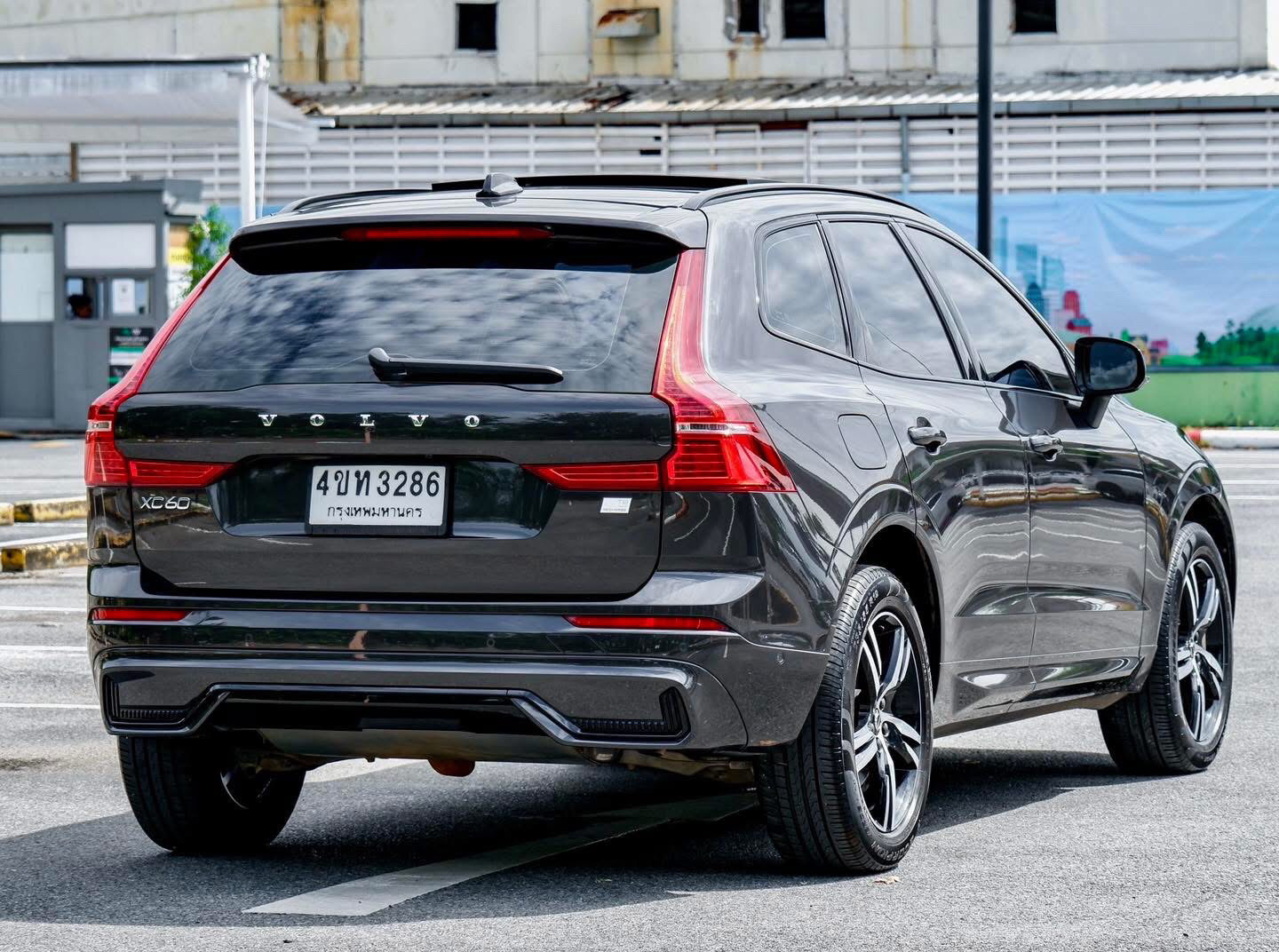 Volvo XC60 Recharge T8 AWD R-Design ปี 2022