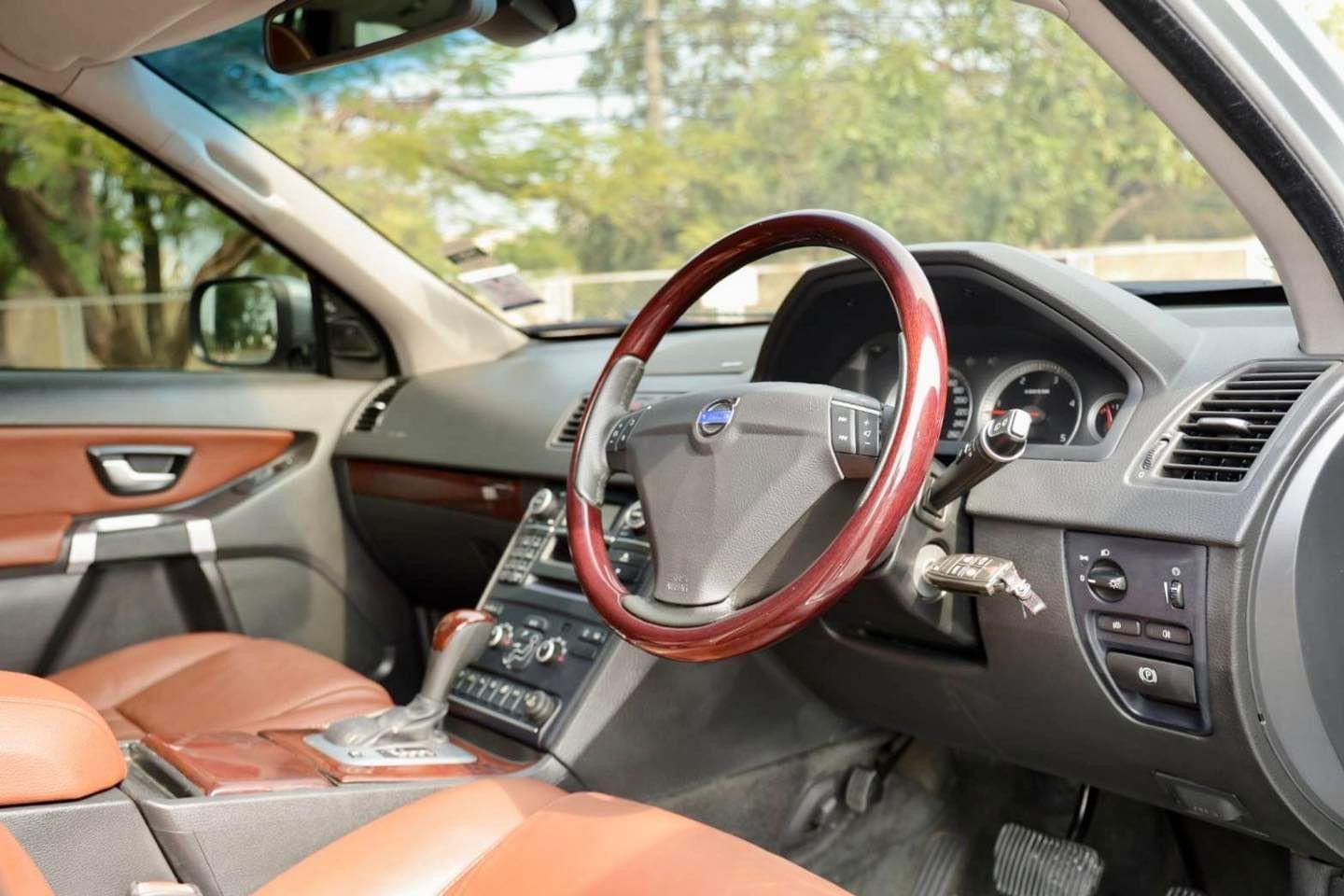 Volvo XC90 D5 AWD โฉม Minorchange จดทะเบียนปี 2014