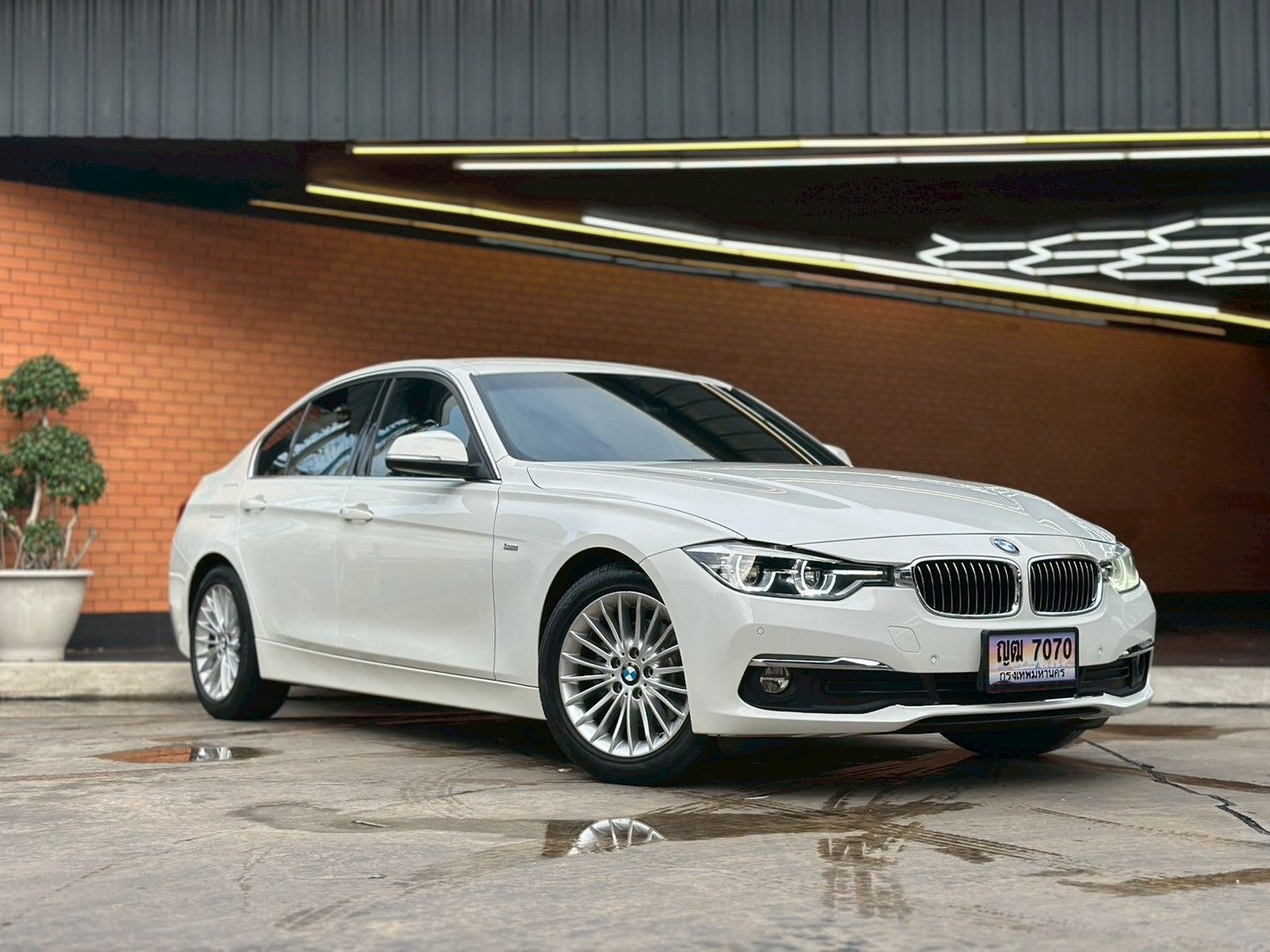 BMW 320d Luxury LCI (F30) ปี 2017
