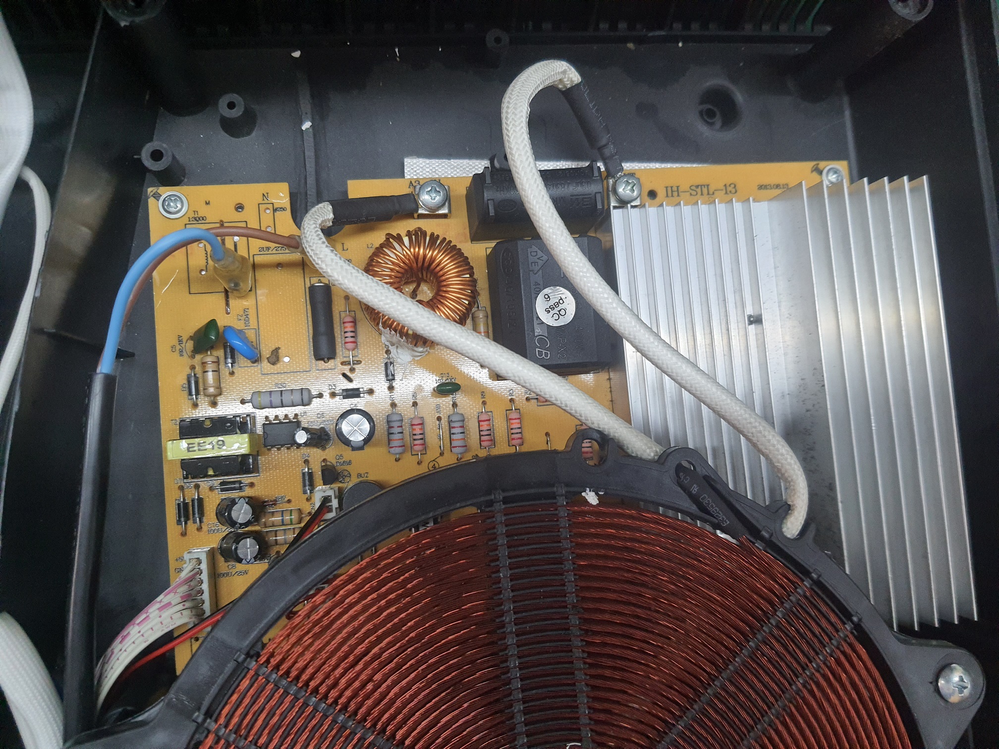 ซ่อมเตาแม่เหล็กไฟฟ้า ยี่ห้อ Kitchen รุ่น KV-833 อาการเปิดไม่ติด