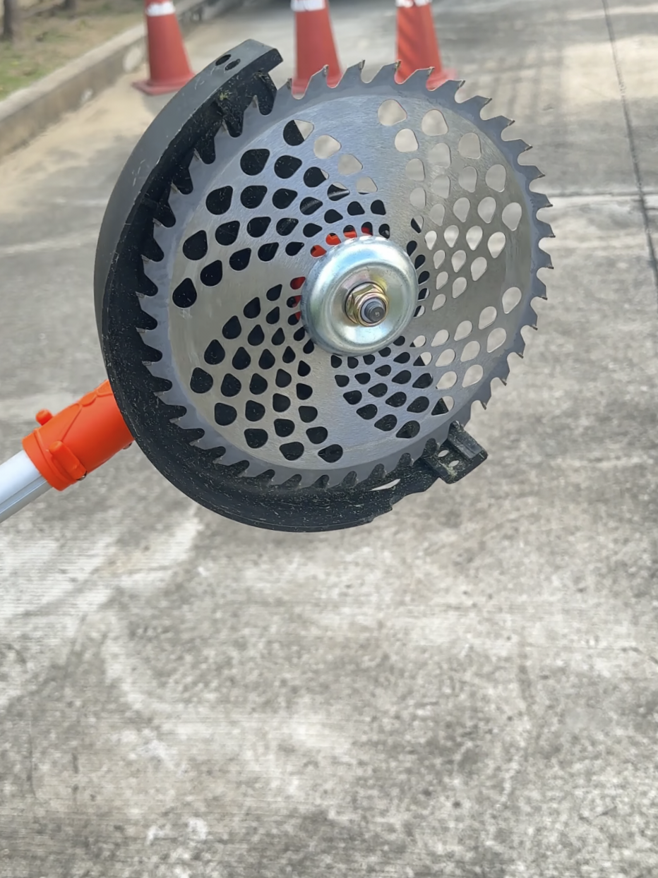 เครื่องตัดหญ้าไร้สาย ONSEN 42V พร้อมชุดล้อ และ อุปกรณ์ในกล่อง