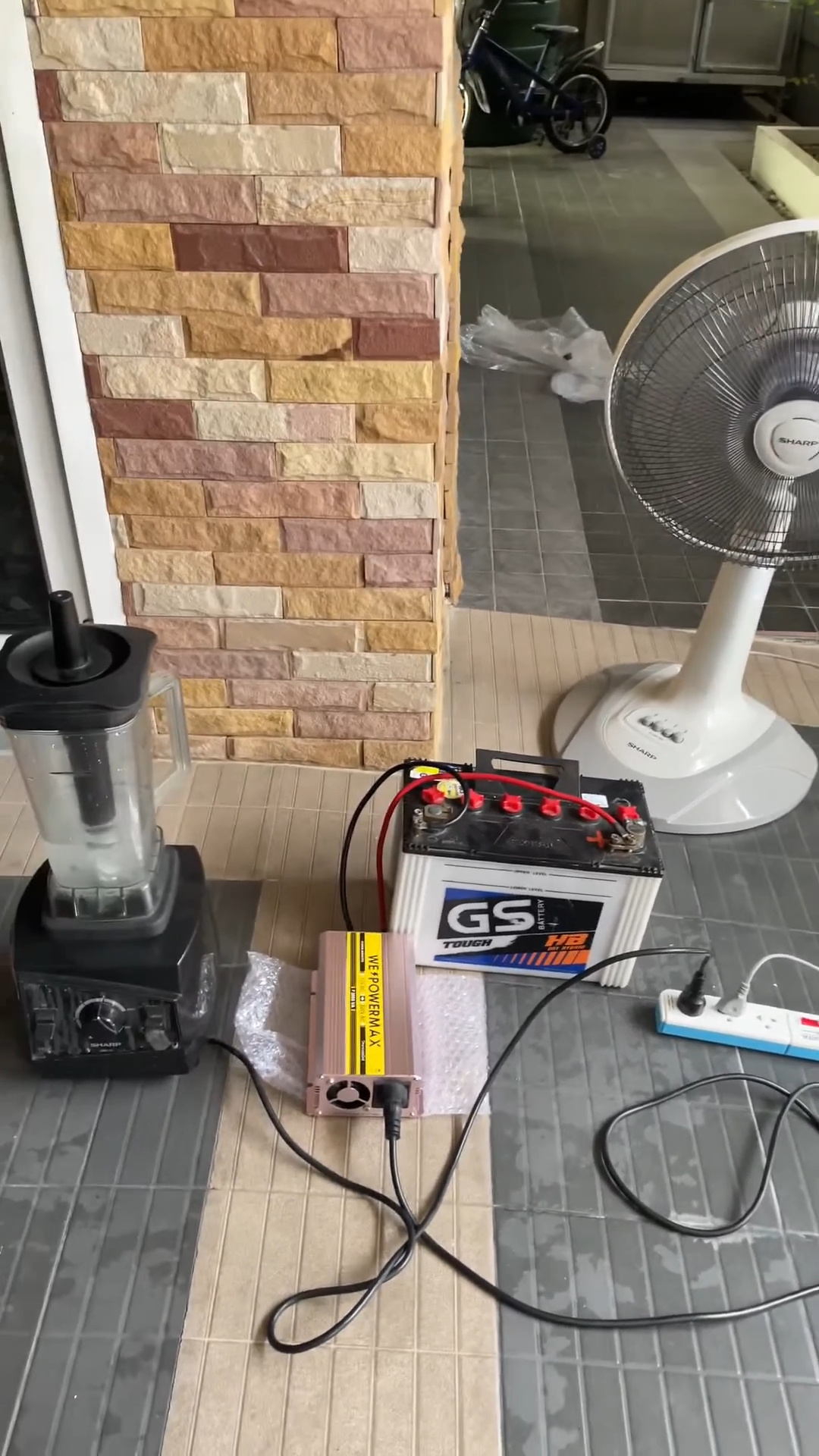 ตัวแปลงไฟ 12V เป็นไฟบ้าน 220V ขนาด 3,000W ยี่ห้อ WE POWER MAX