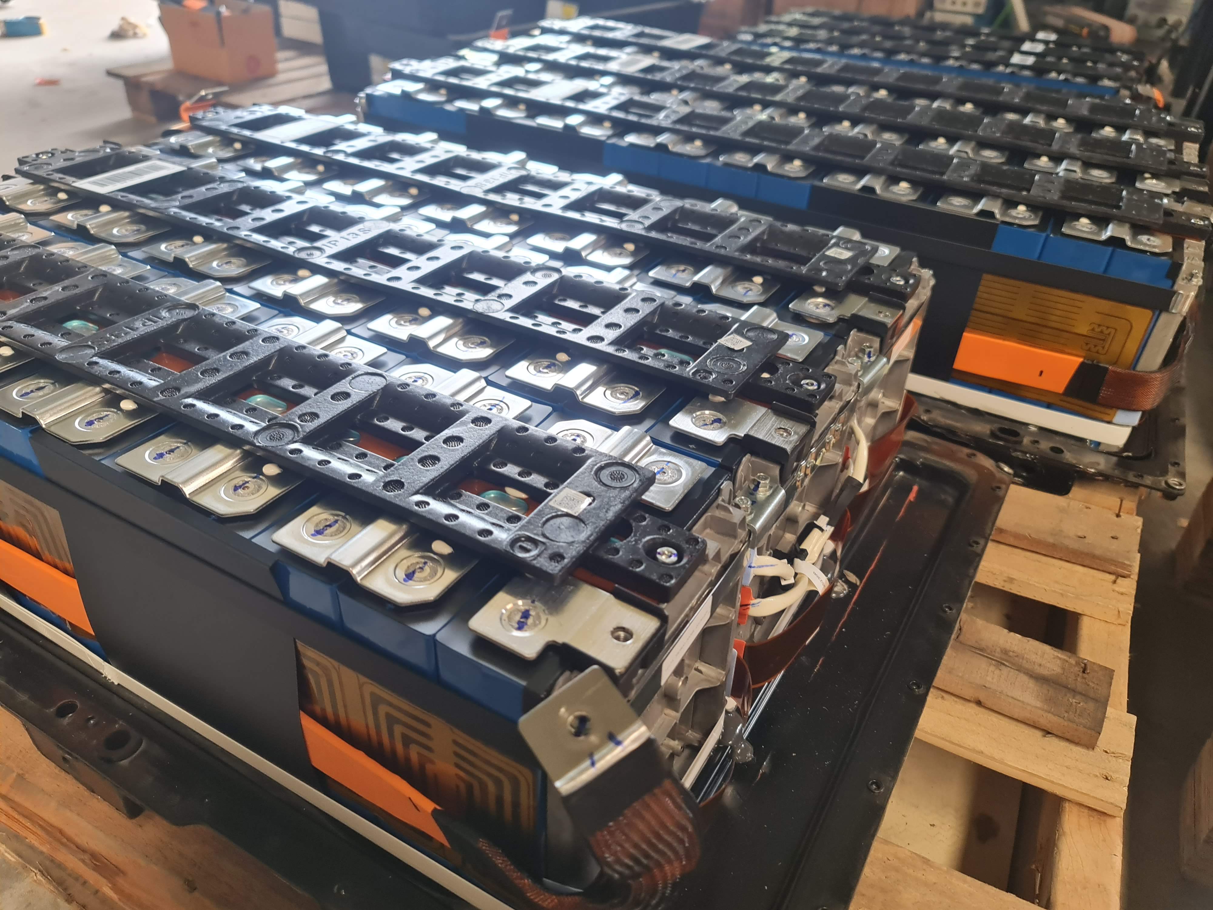 แบตเตอรี่ลิเทียมฟอสเฟส CATL 3.2V 200Ah 228Ah 302Ah สำหรับใช้งานหนัก กระแสสูง โฟลคลิฟท์ไฟฟ้า โซล่าเซลล์