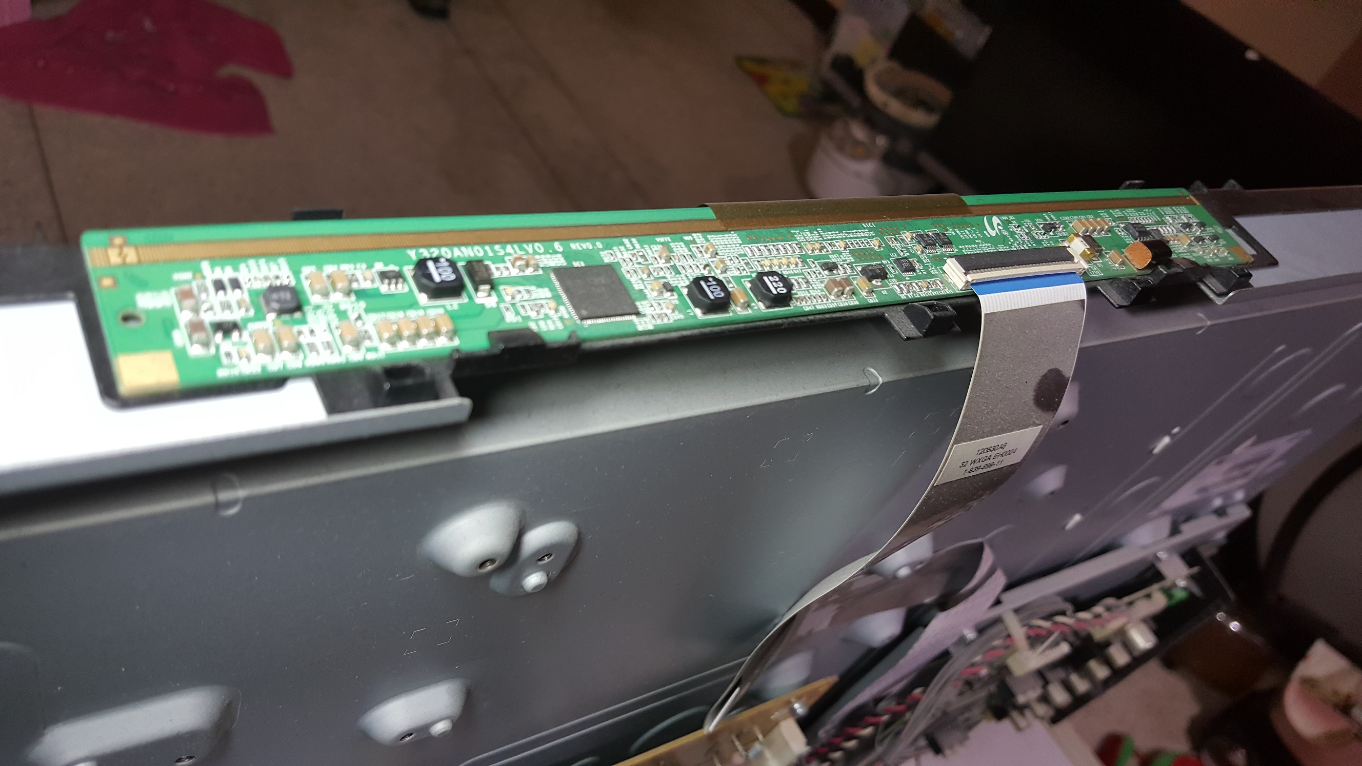 ซ่อมโทรทัศน์ LCD-TV ยี่ห้อ SONY รุ่น KLV-32BX350 อาการภาพซ้อนภาพเต้น