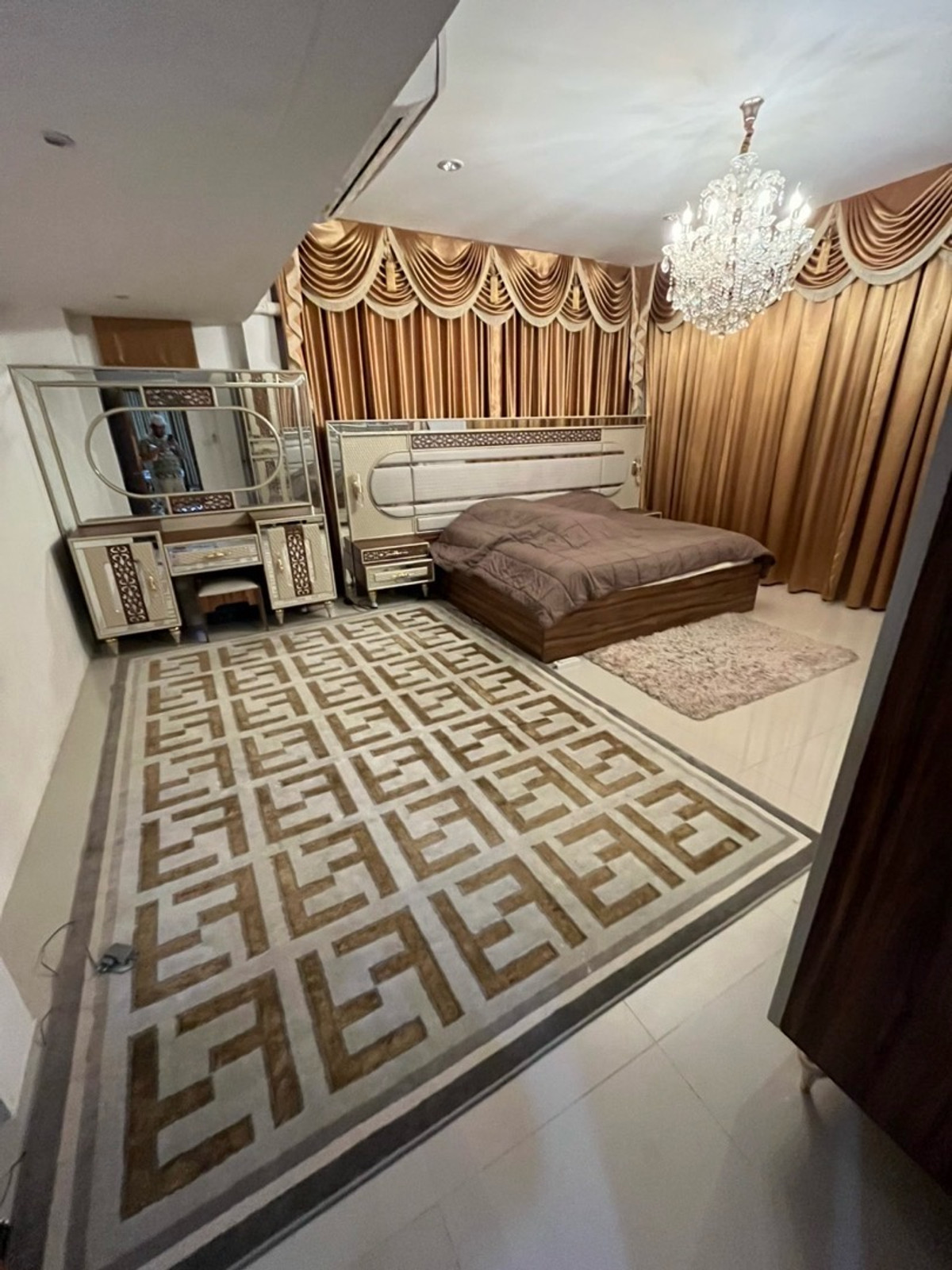 ให้เช่าบ้านหรู ชั้นเดียว ที่ดิน ขนาด 2 งาน ฟื้นที่ใช้สอย ขนาด 200 ตารางวา พร้อมสระว่ายน้ำ ย่านสามโคก