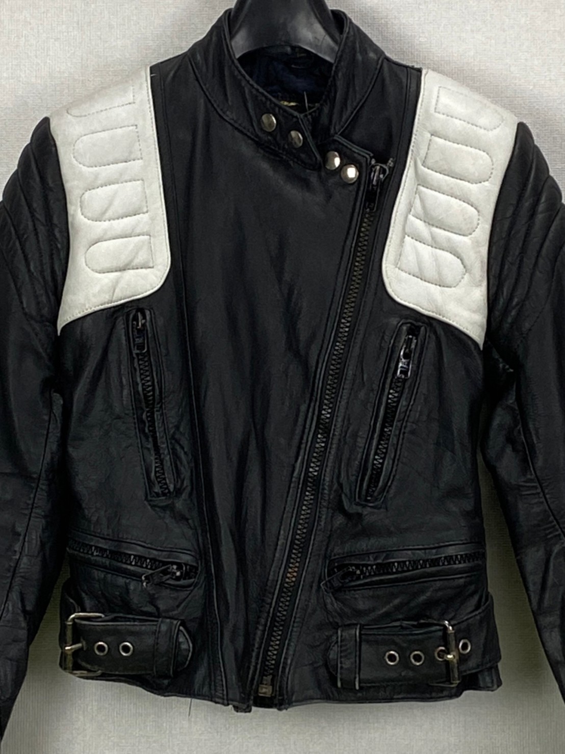 เสื้อการ์ดสำหรับขี่มอเตอร์ไซด์( มือสอง) RCSS 028: อก 34" ยาว 24" ** No Brand **