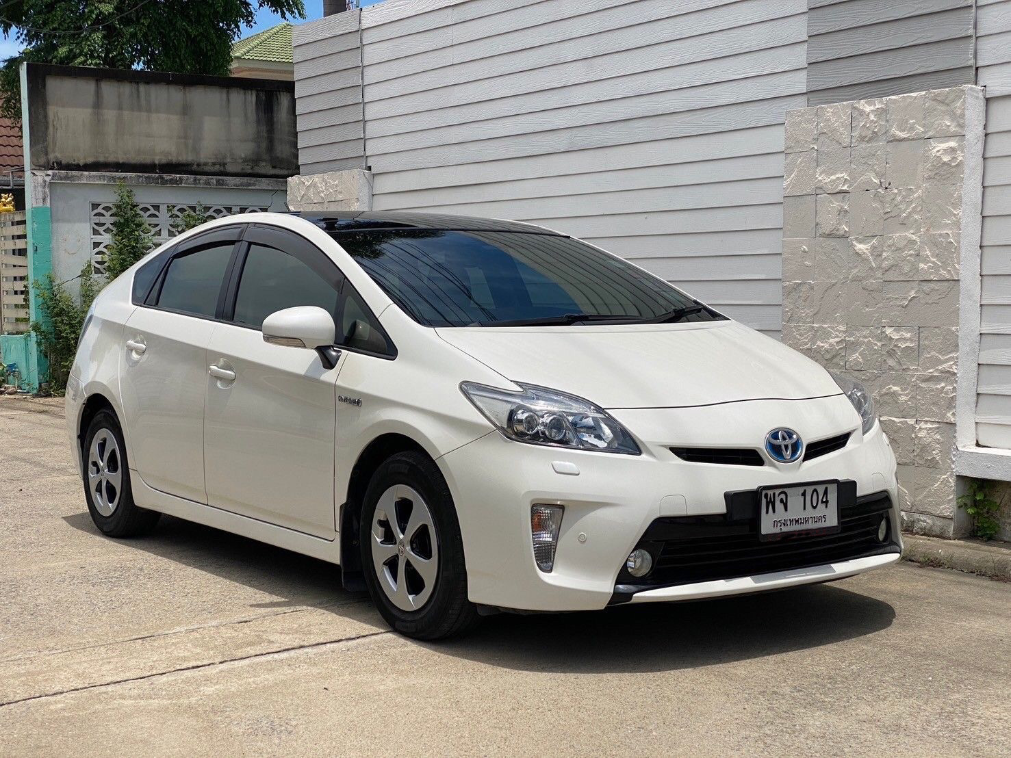 TOYOTA Prius 1.8 Top Option สีขาว ปี 2013