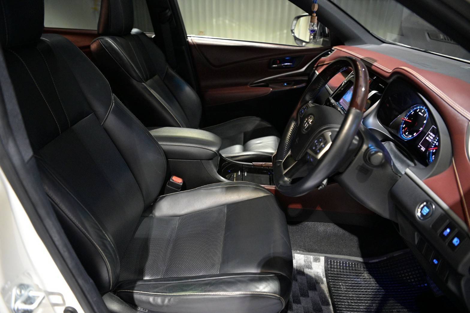 TOYOTA HARRIER 2.0 เบนซิน ปี 2014