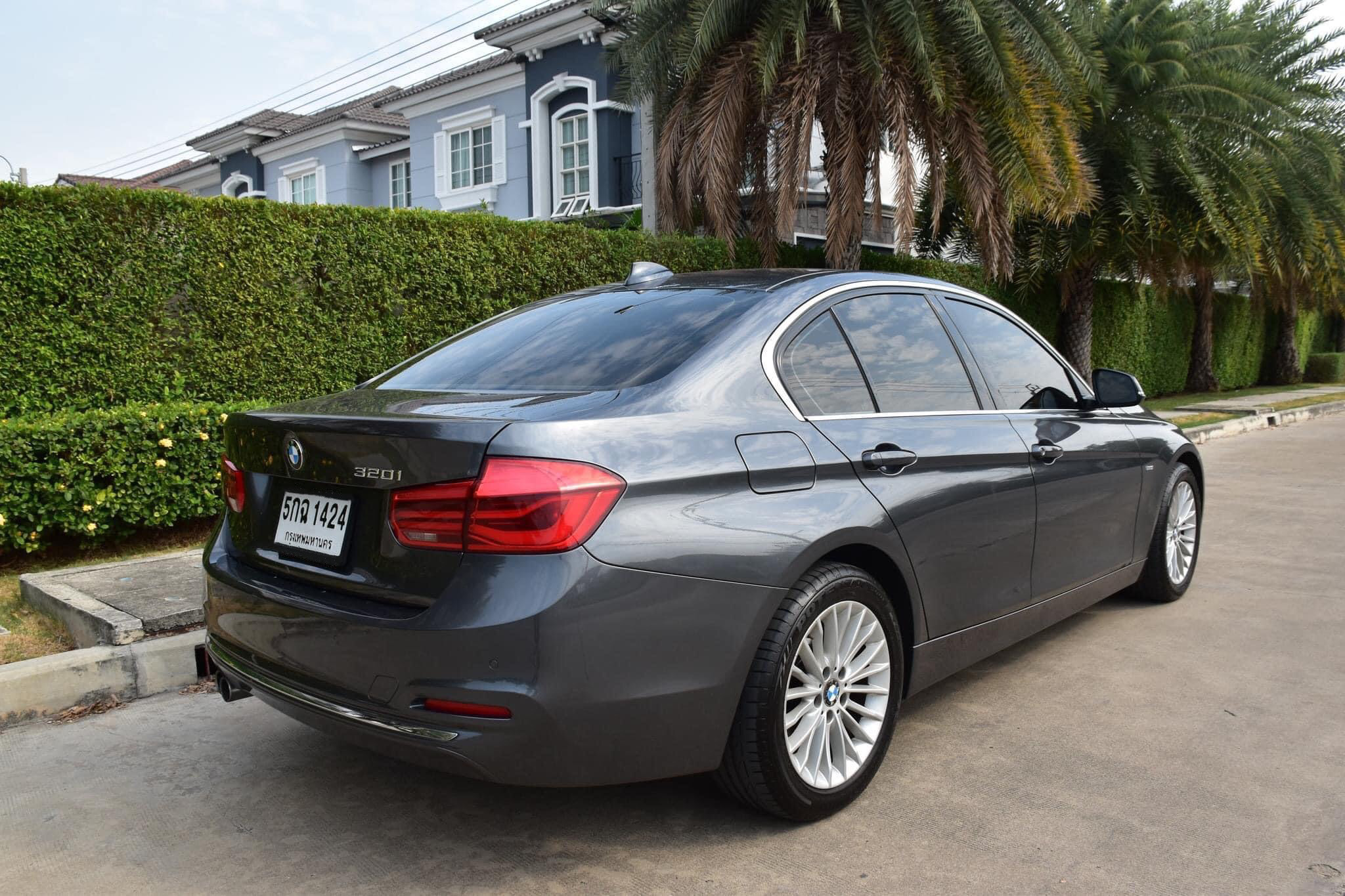 BMW F30 320i LuxuryLine ปี 2016