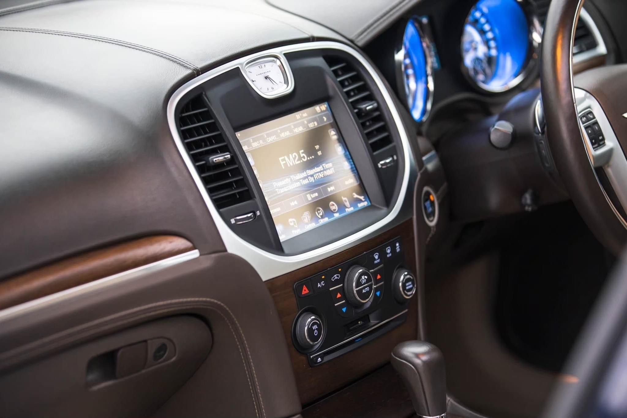Chrysler 300C Diesel CRD ปี 2013