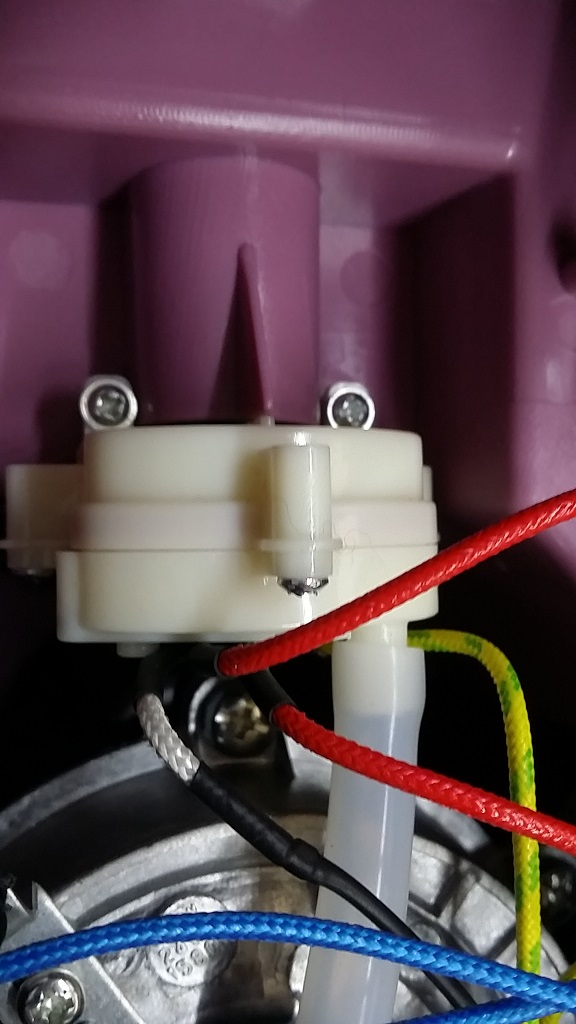 ซ่อมเตารีดไอน้ำ ยี่ห้อ LOCK&LOCK รุ่น ENI211 อาการไอน้ำออกน้อย