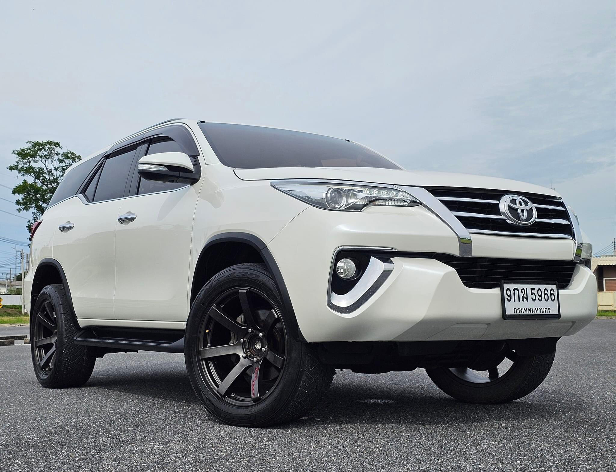 Toyota Fortuner 2.4V 2WD ปี 2017