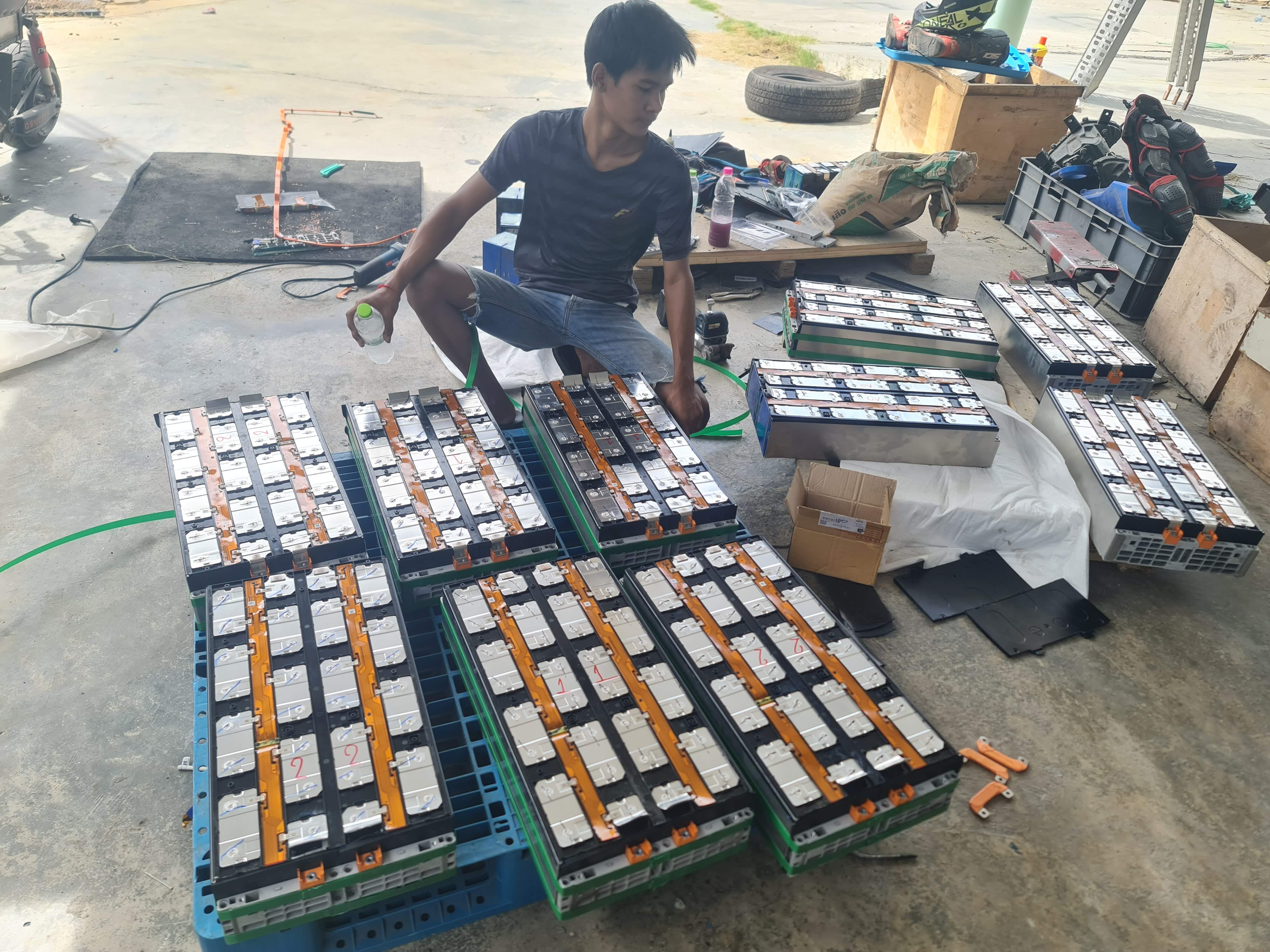 แบกเตอรี่ลิเทียมฟอสเฟส แกะจากรถไฟฟ้า MG ขนาด 131Ah จาก CATL ทำเป็นระบบ 48v ใช้งานโซล่าเซลล์และรถโฟคลิฟท์ไฟฟ้า