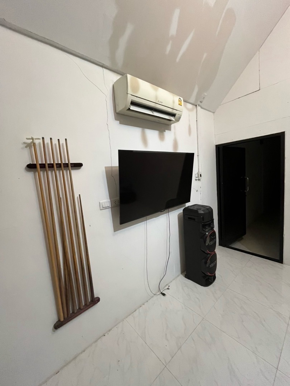 ให้เช่าบ้านหรู ชั้นเดียว ที่ดิน ขนาด 2 งาน ฟื้นที่ใช้สอย ขนาด 200 ตารางวา พร้อมสระว่ายน้ำ ย่านสามโคก