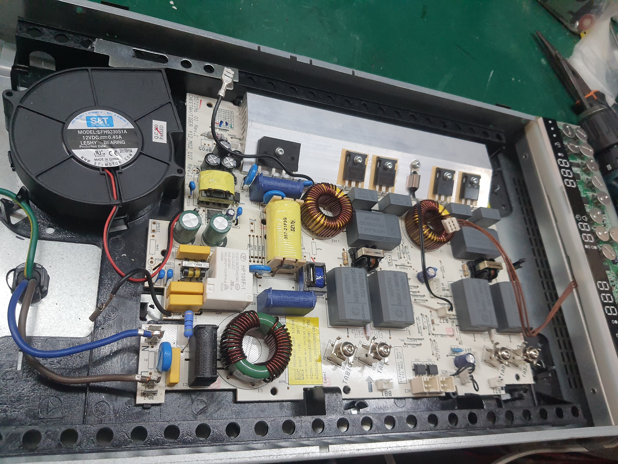 ซ่อมเตาแม่เหล็กไฟฟ้า ยี่ห้อ ELECTROLUX รุ่น EEH353C อาการเปิดไม่ติดเครื่องไม่ทำงาน