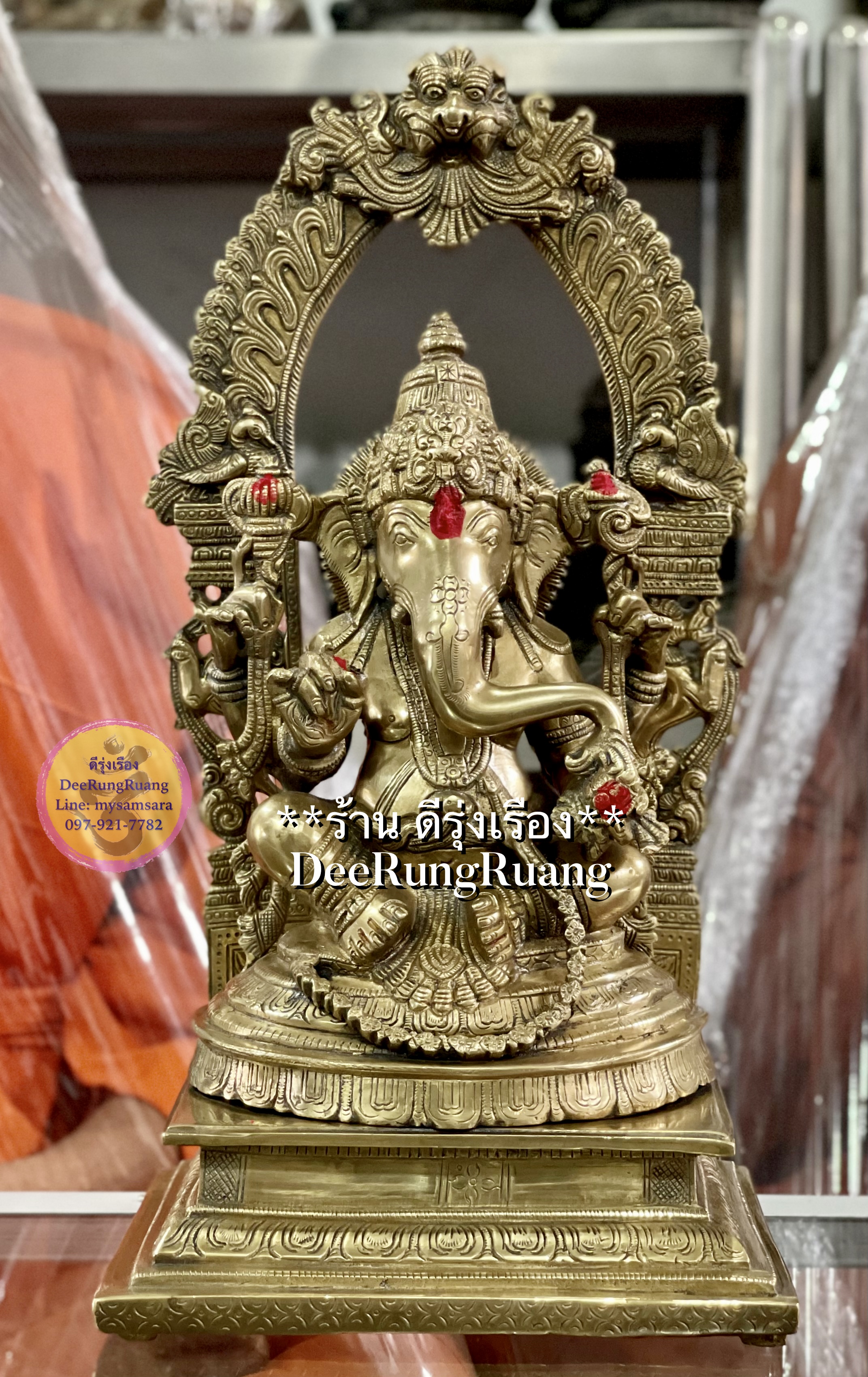 พระพิฆเณศเศรษฐี ประทับซุ้มแกะลาย สร้อยสังวาลแกะลายดอกไม้ (สูง 17 นิ้ว)