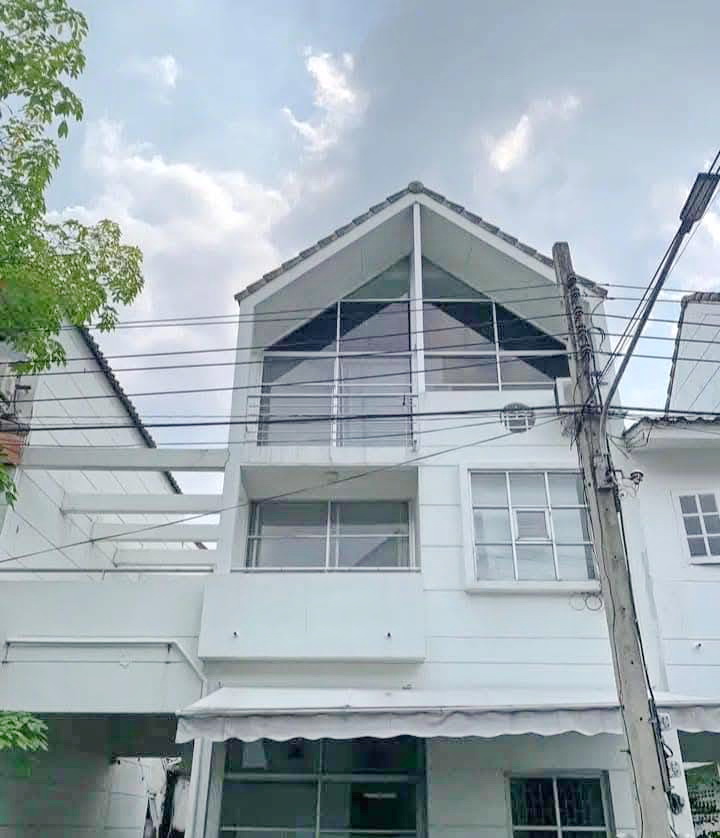 ให้เช่าทาวโฮม 3 ชั้น หมู่บ้านเมืองทองธานีโครงการ 5