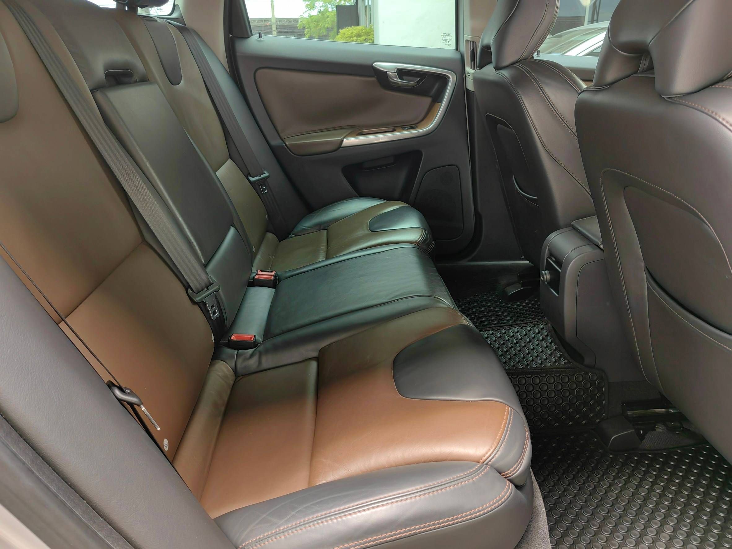 Volvo XC60 2.0 T5 ปี 2016