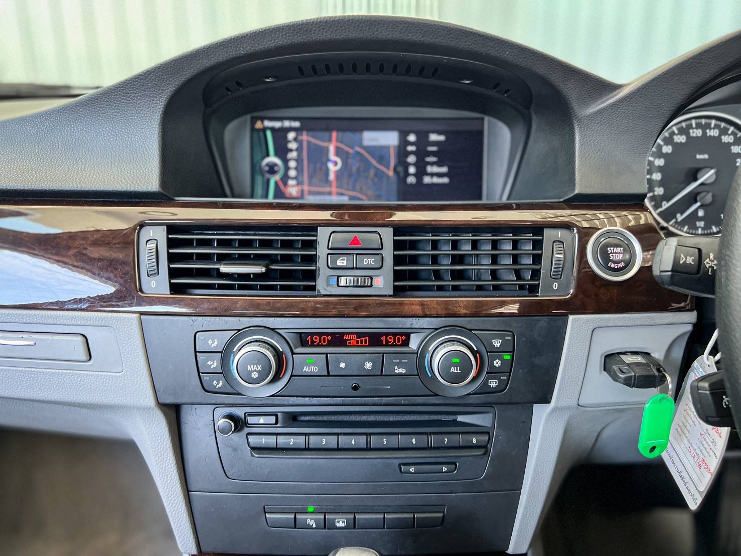 BMW SERIES 3 320i SE โฉม E90 ปี 2010