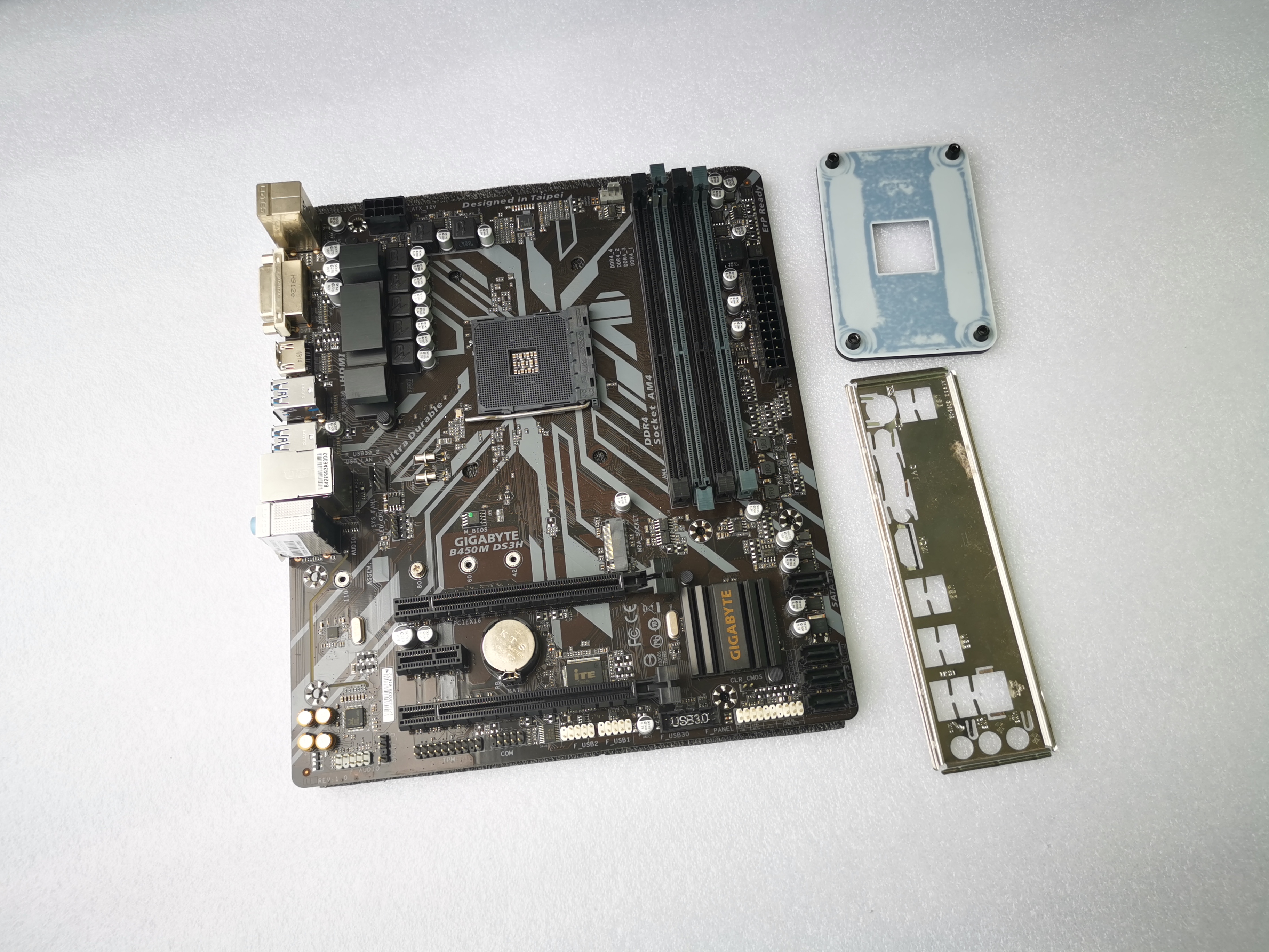 GIGABYTE B450M DS3H
