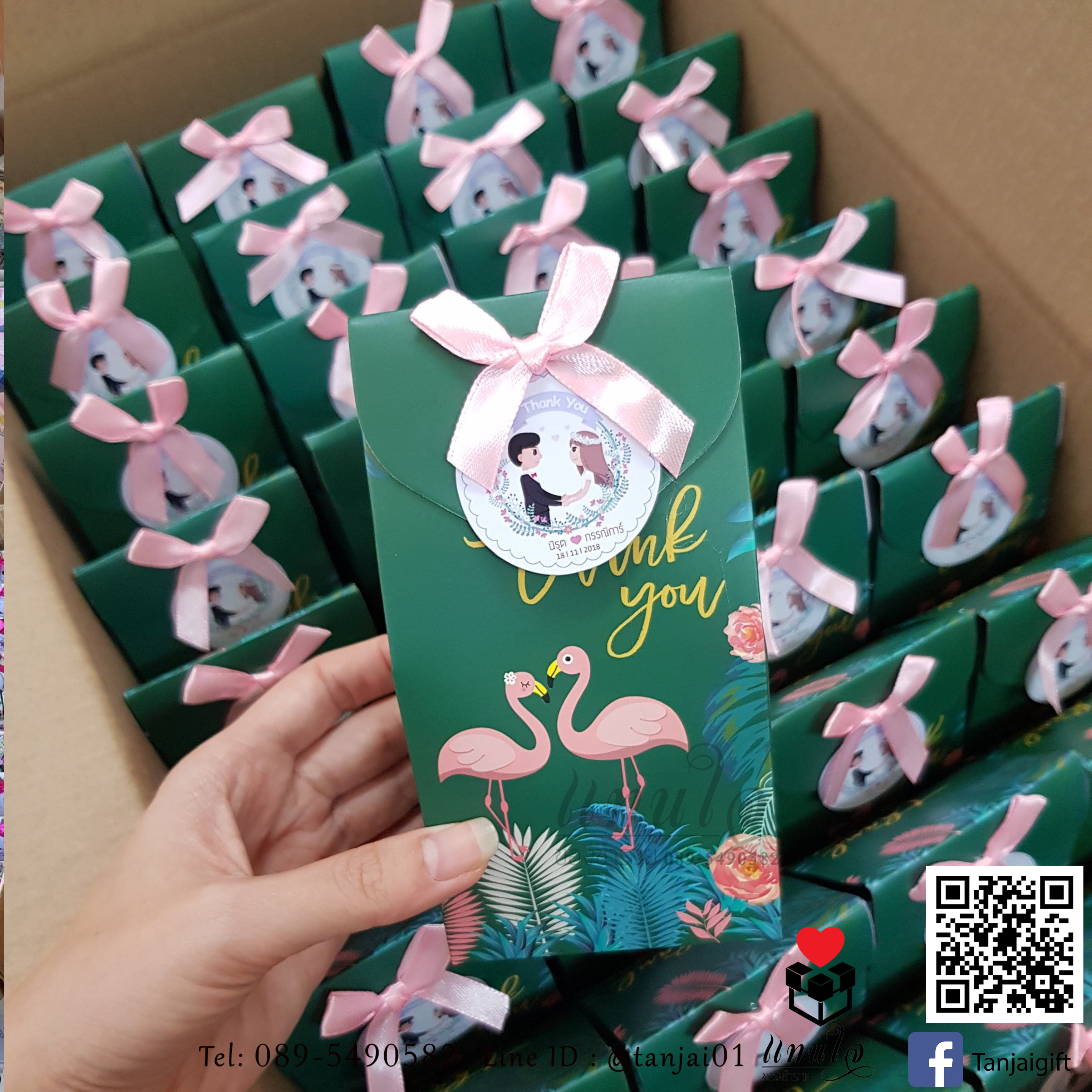 ผ้านาโน ในกล่องฟามิงโก้สีเขียว ของชำร่วยงานแต่งงาน