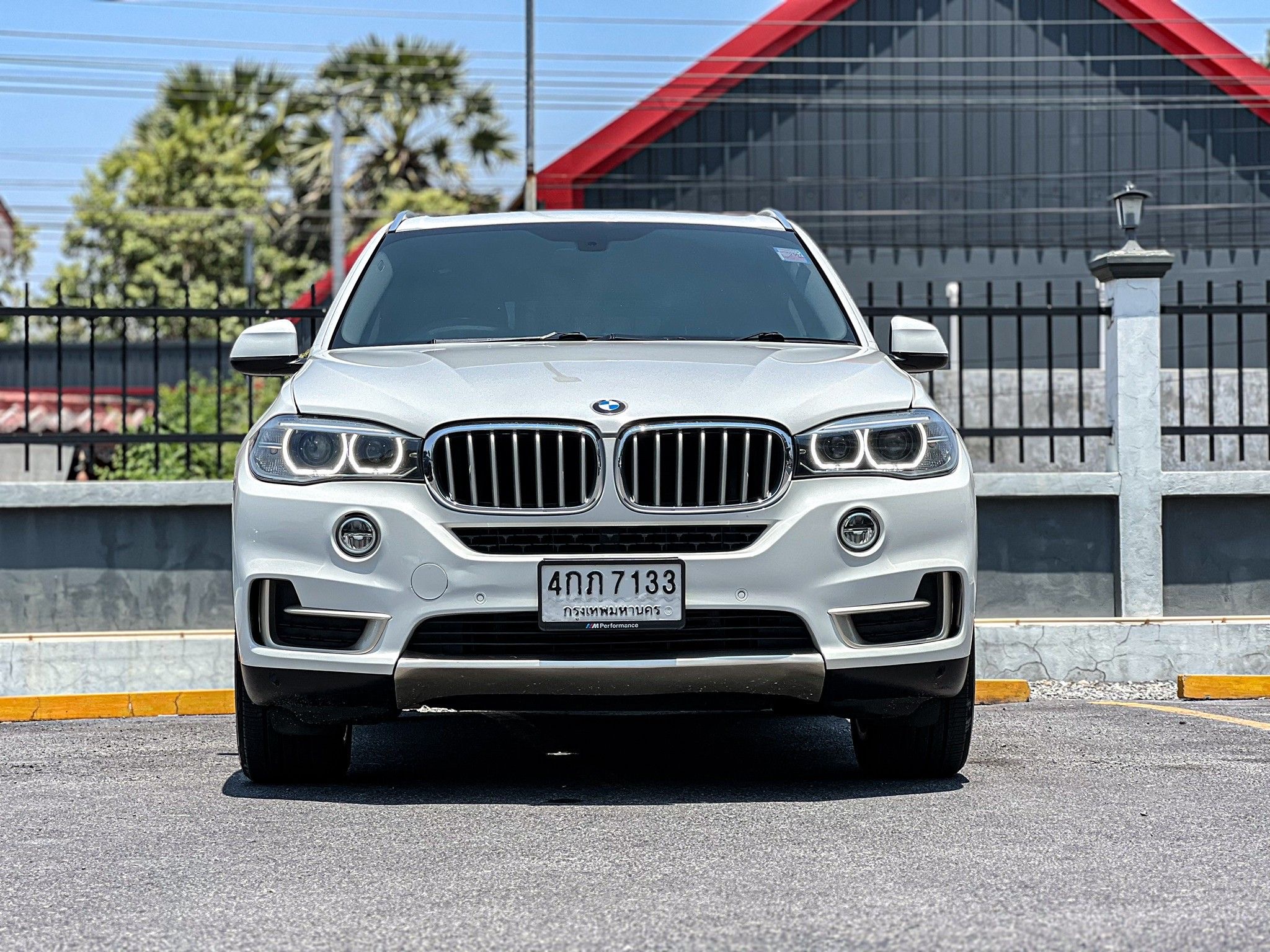 BMW X5, sDrive25d โฉม F15 สีขาว ปี 2015