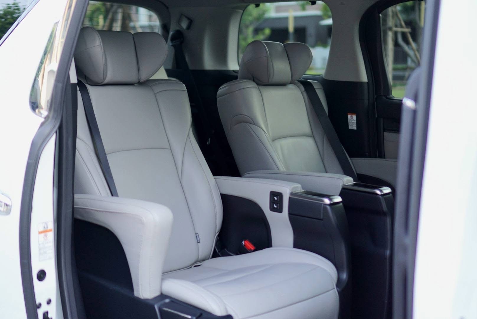 Toyota Alphard Sc ปี 2016