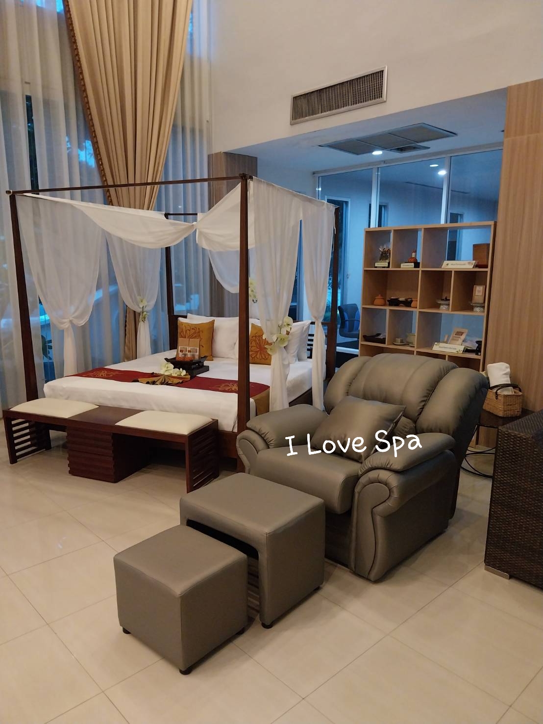 เก้าอี้นวดฝ่าเท้า รุ่น Premium ดีไซน์แขนหลุยส์