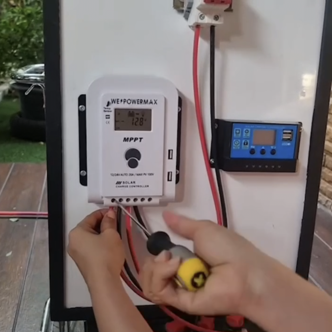 โซล่าร์ชาร์จเจอร์ วี เพาเวอร์ แม็คซ์