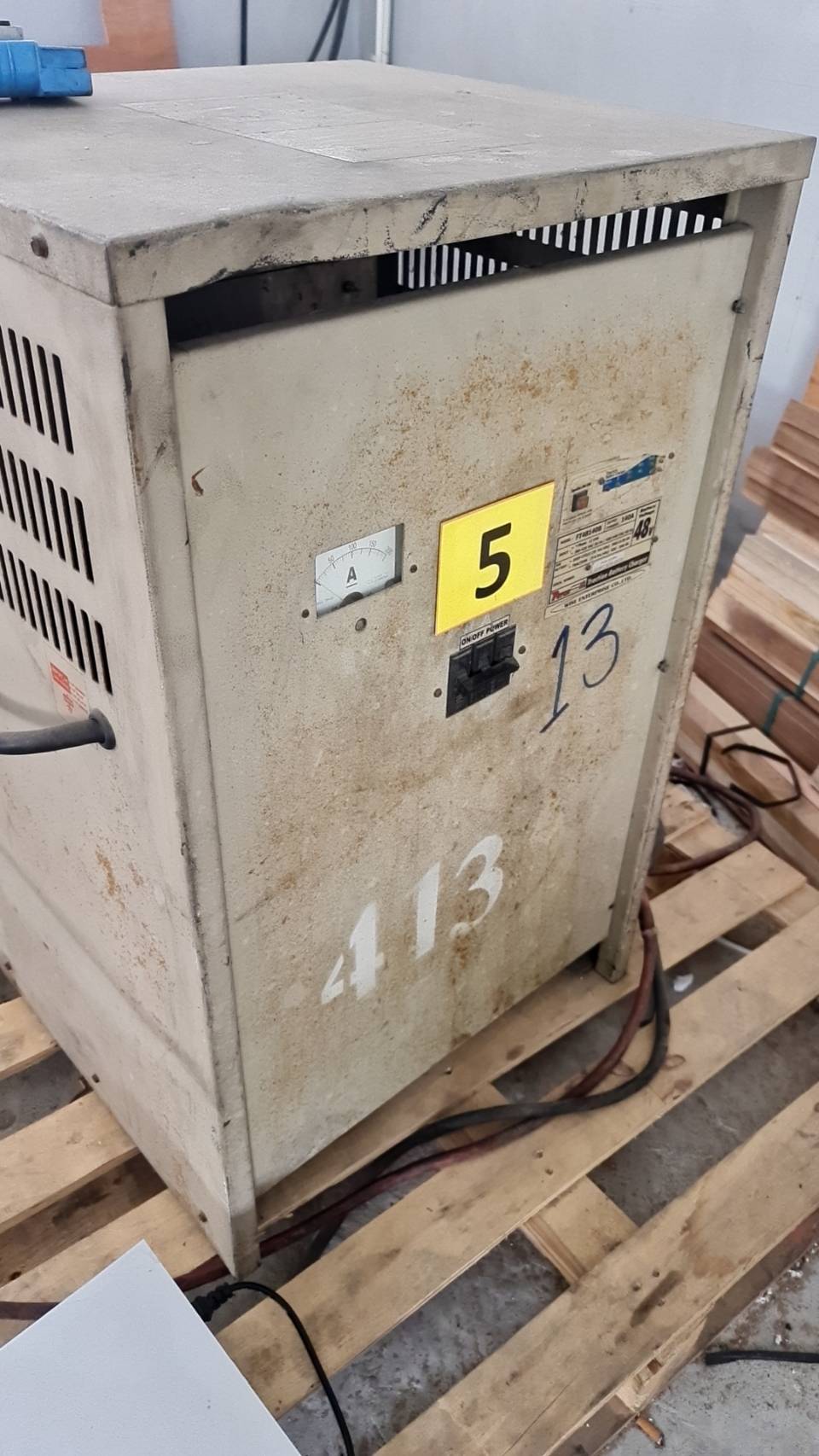 แบตเตอรี่ลิเทียม NMC Lifepo4 LFP สำหรับ รถลากพาเลท โฟลคลิฟท์ แฮนลิฟท์ รถยก 24v 48v ตามสั่ง