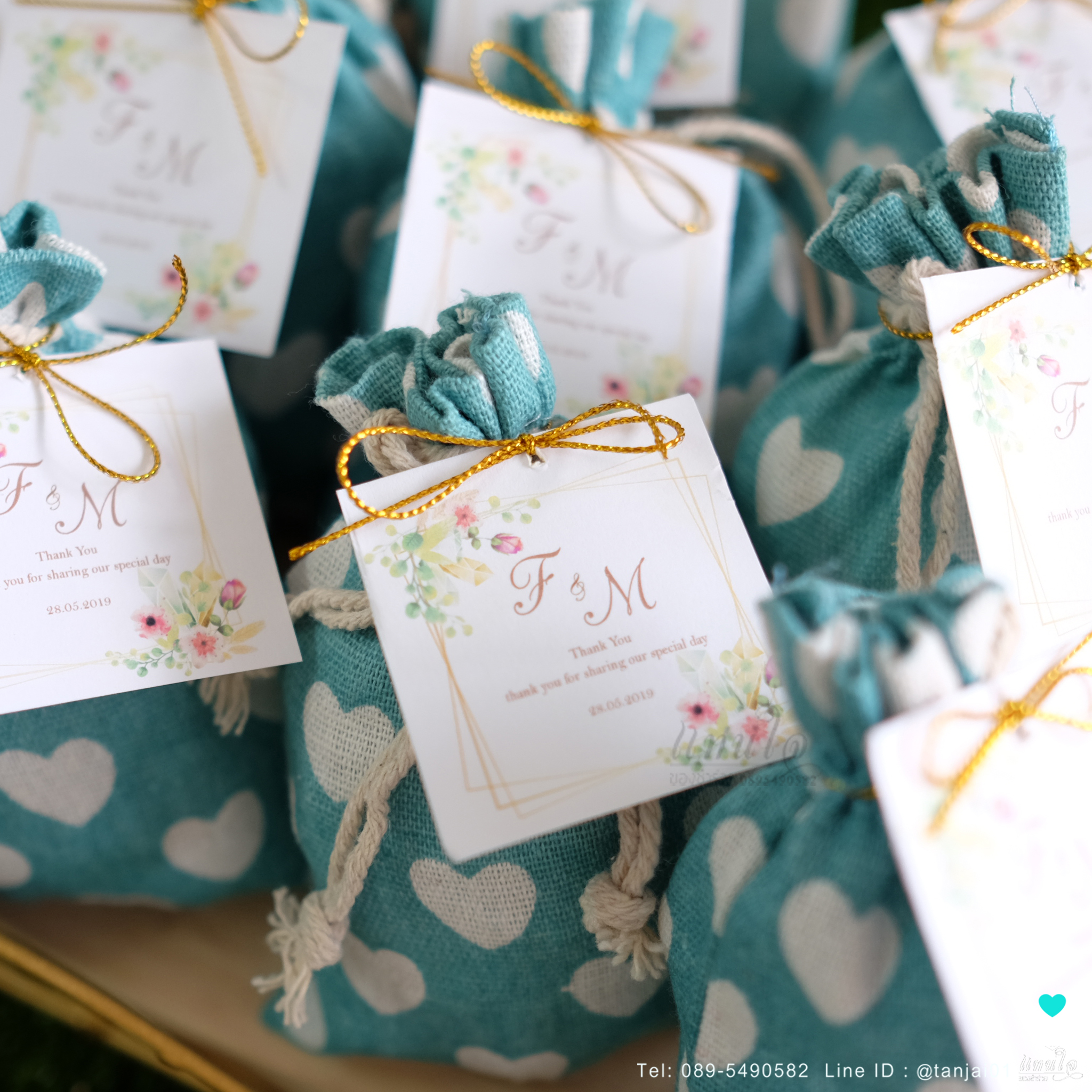ถุงผ้าหูรูด ถุงผ้าขนาเล็ก ของชำร่วยงานแต่งงาน ผูกป้ายชื่อ ด้วยโบว์ดิ้นทอง