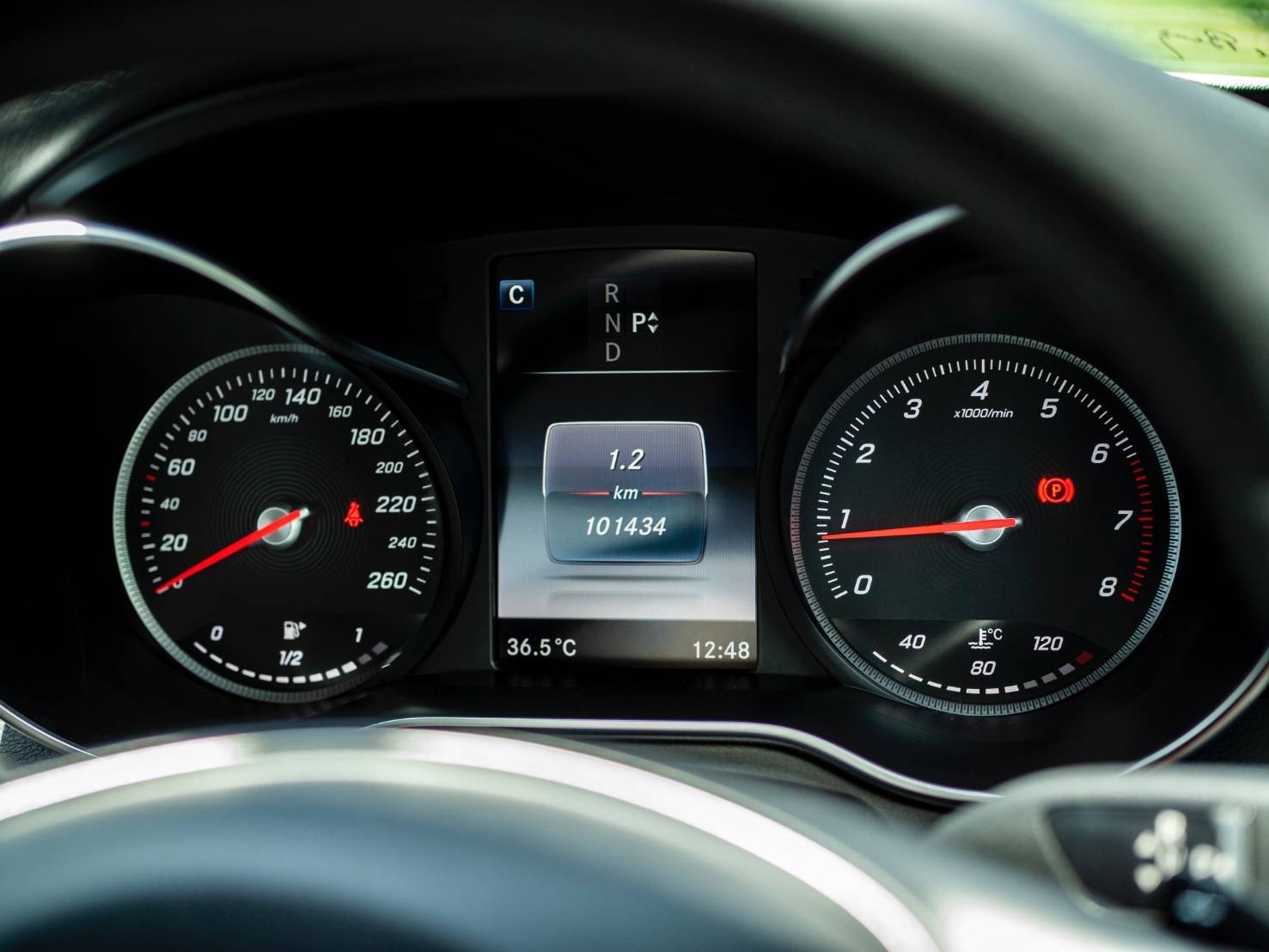 Mercedes-Benz C200 Avantgarde ปี 2016 W205 สีขาว ภายในดำ