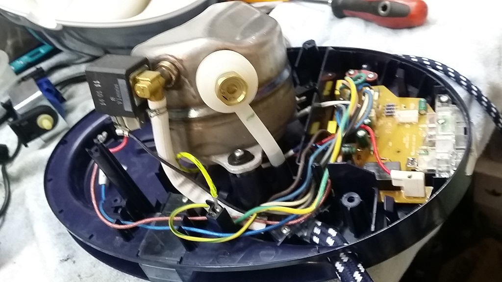 ซ่อมเตารีดไอน้ำ ยี่ห้อ PHILIPS รุ่น GC8635 อาการไอน้ำไม่ออก