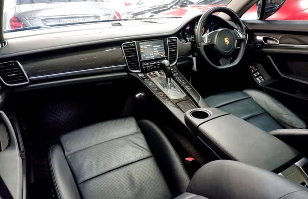 Porsche Panamera S 3.0 E-Hybrid ปี 2015