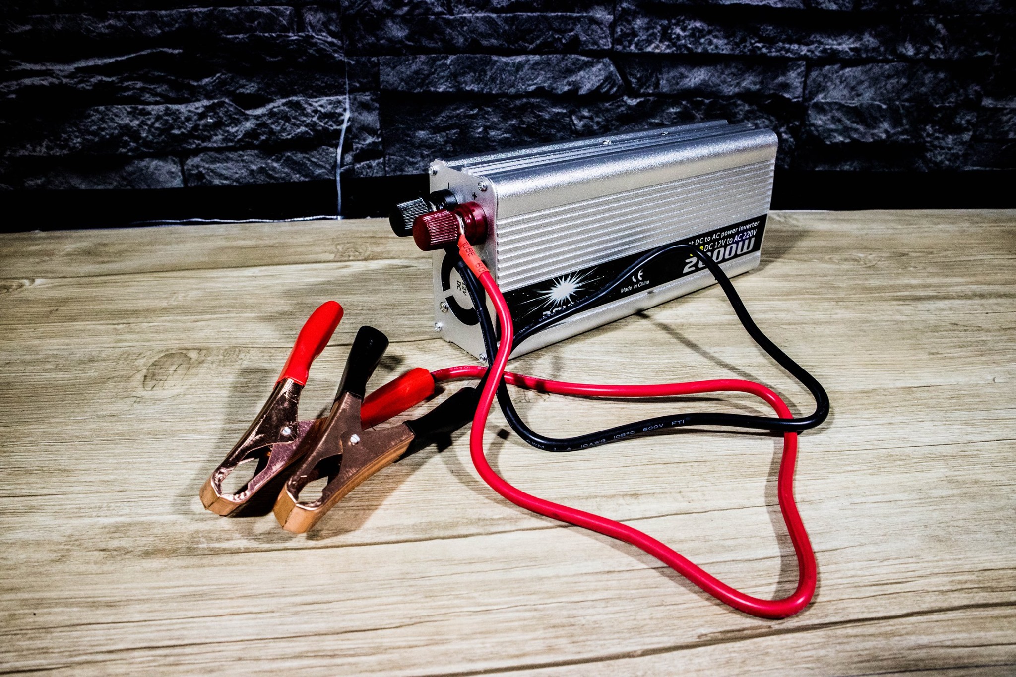 อินเวอร์เตอร์แปลงไฟ 12V เป็น 220V ขนาด 2,000W *รุ่นนี้ ไฟเต็ม