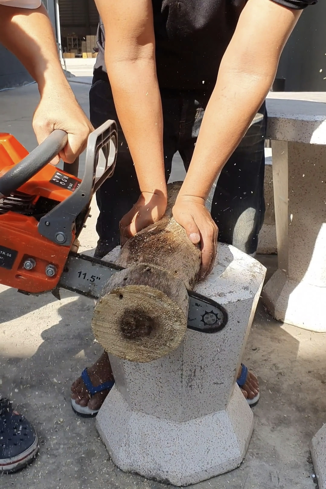 เลื่อยยนต์ STR 2 จังหวะ รุ่น 2 เเหวน 2 ท่อไอเสีย บาร์ 2 อัน โซ่ 3 เส้น