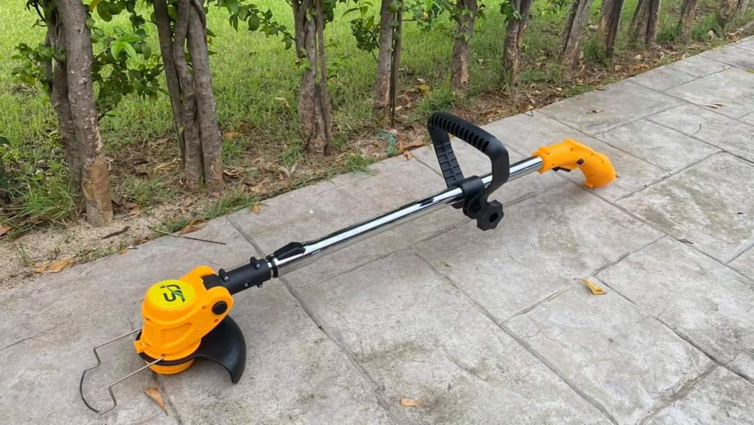 เครื่องตัดหญ้าไร้สาย SJ 118V สีเหลือง แถมถ่าน 2 ก้อน และใบตัดรวม 12 ใบ