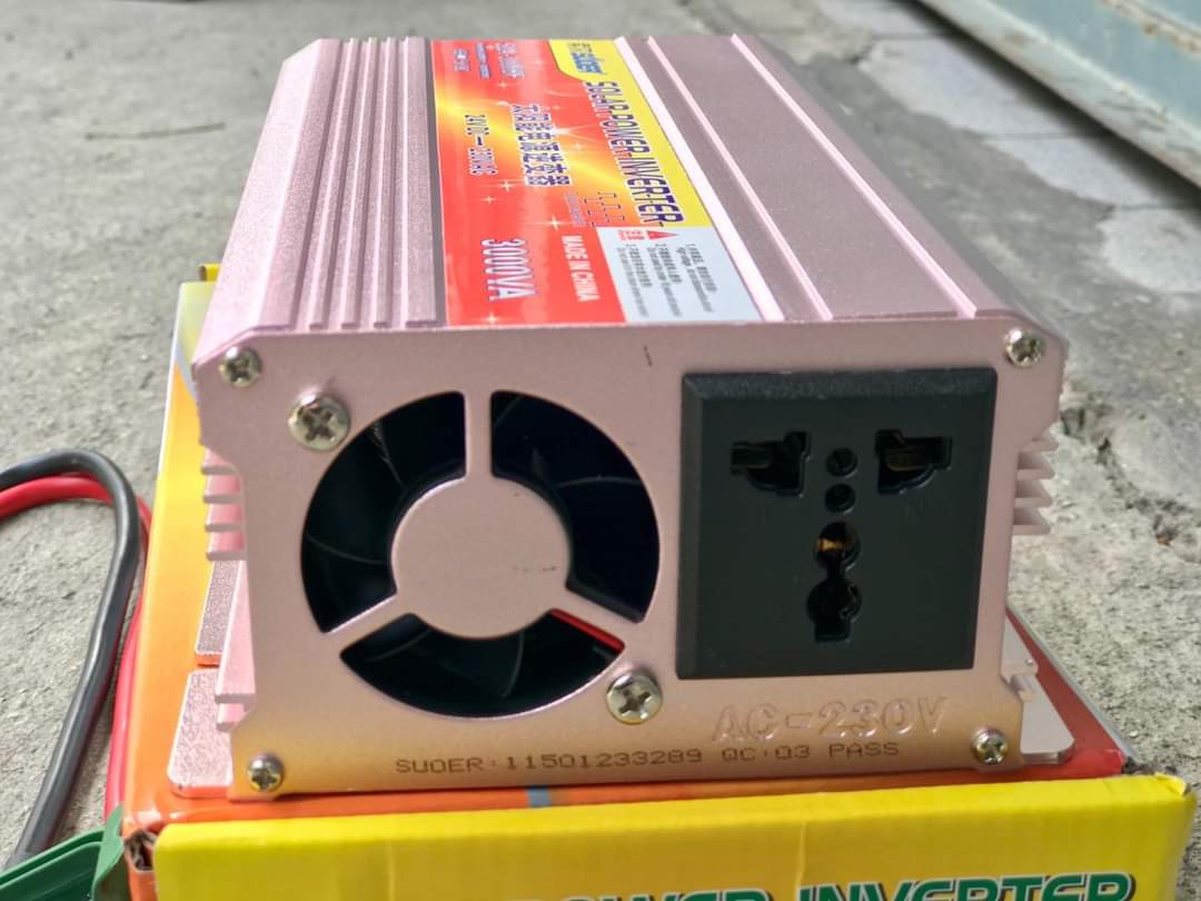 ตัวแปลงไฟ 12V เป็นไฟบ้าน 220V ขนาด 3,000W แถม ตัวคีบแบต+ไฟฉายUSB 1ชิ้น