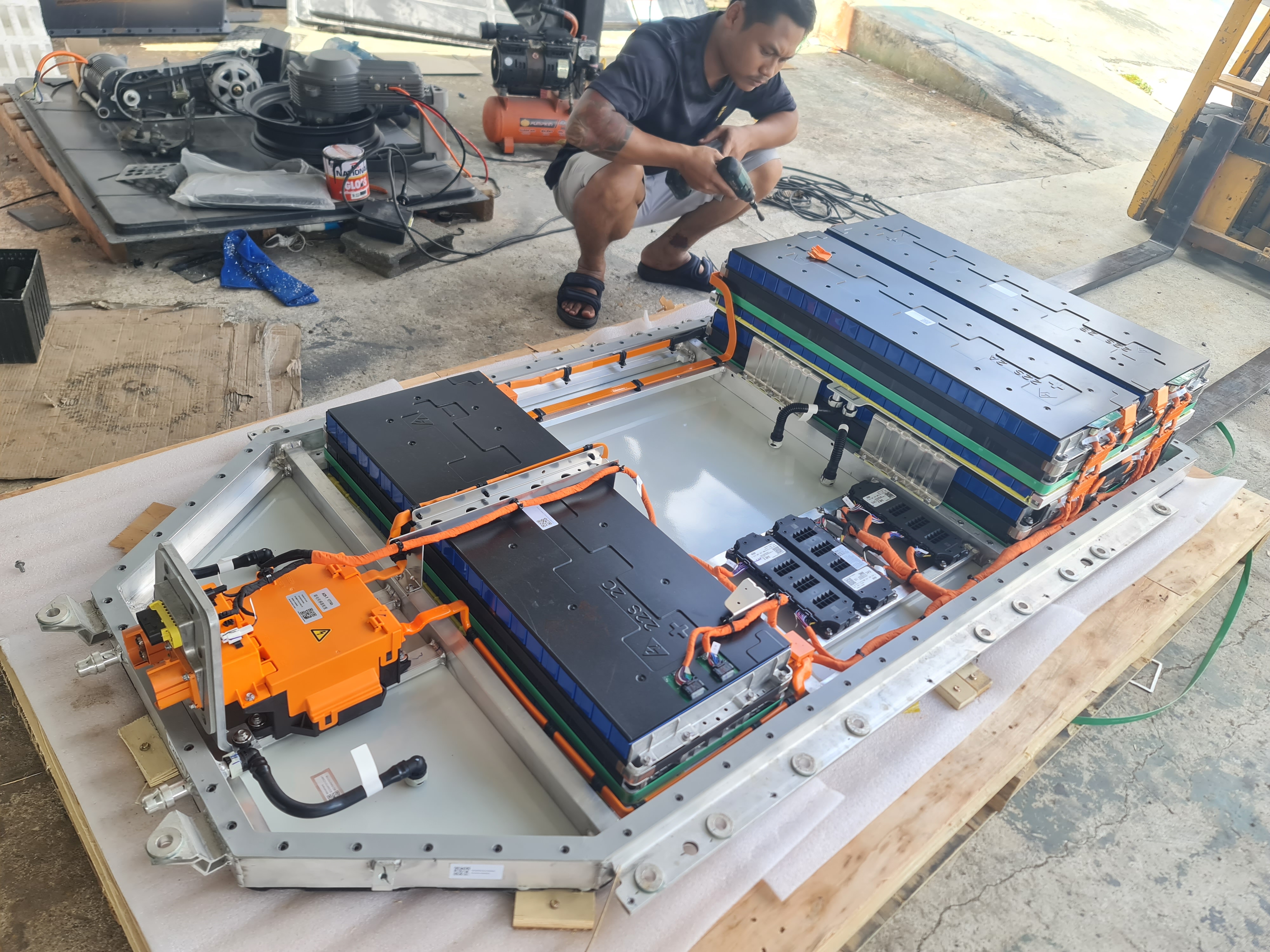 แยกส่วน แบตเตอรี่ลิเทียม รถไฟฟ้า ของ EVE ปีใหม่ๆ จาก 350v เป็น 48v