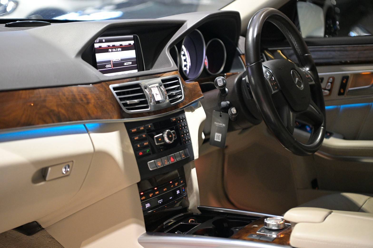 Mercedes-Benz E300 Bluetec Hybrid ปี 2013