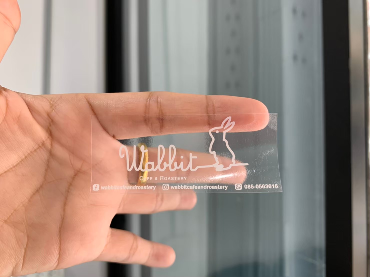 ฉลากสินค้าใสตัวหนังสือขาว สติ๊กเกอร์ใสพิมพ์สีขาว พิมพ์หมึกขาว