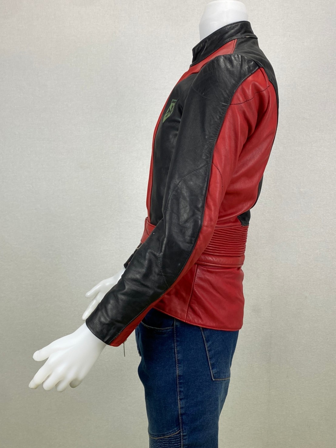 เสื้อการ์ดสำหรับขี่มอเตอร์ไซด์( มือสอง) RCSS 023: อก 38" ยาว 20" ** HARRO**