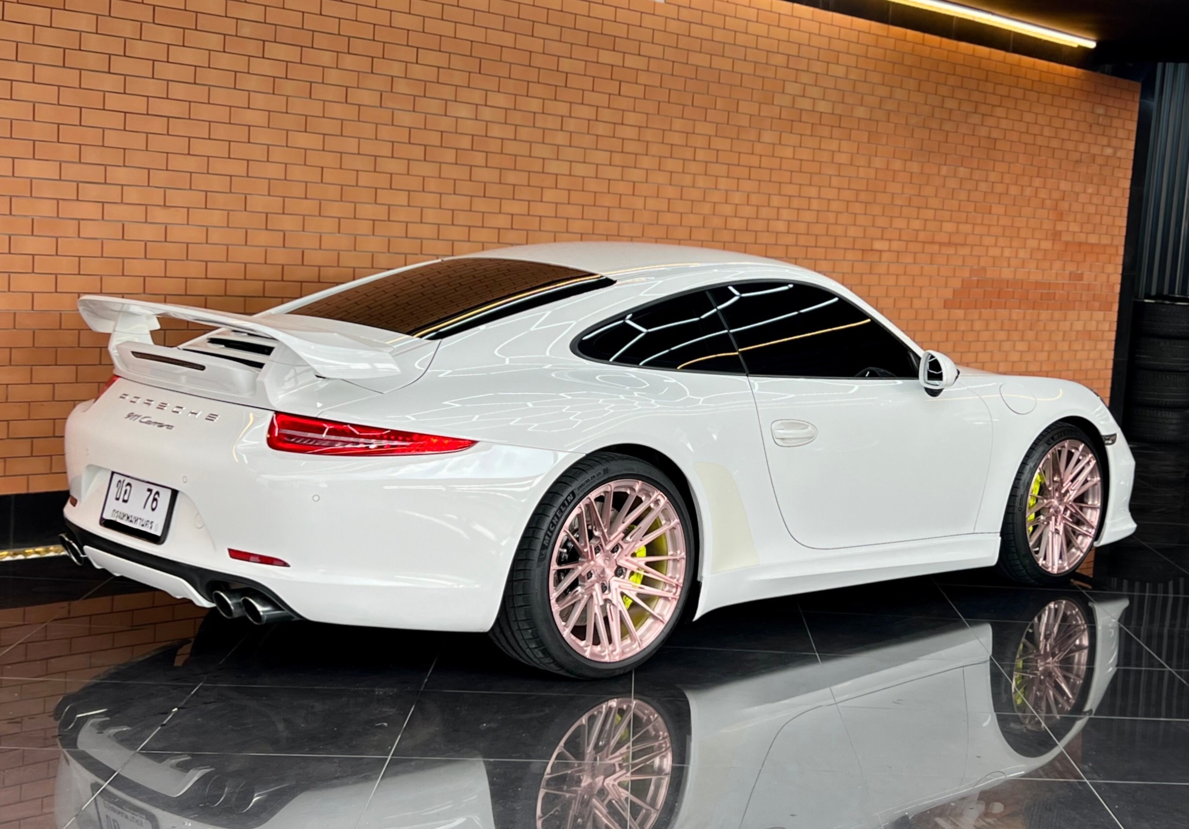 Porsche Carrera 911 ปี 2013