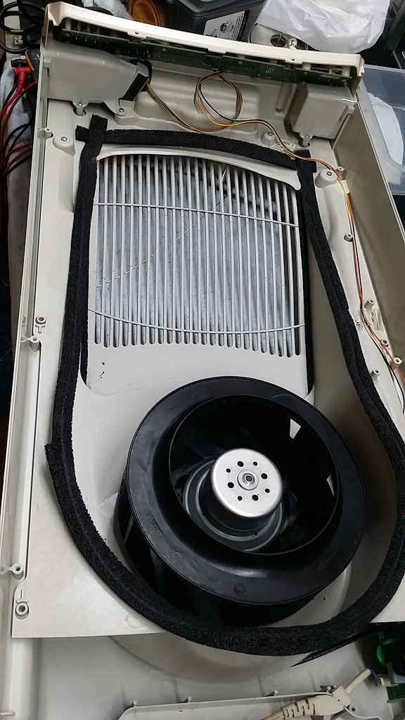 ซ่อมเครื่องฟอกอากาศ ยี่ห้อ AMWAY รุ่น 101076TH อาการพัดลมหมุนเบาและปุ่มต่างๆไม่ทำงาน