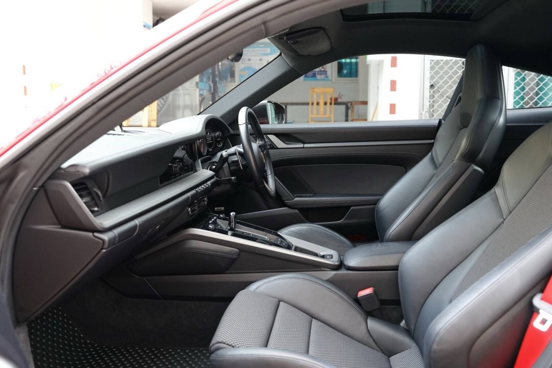 Porsche 911 Carrera S 992 ปี 2021