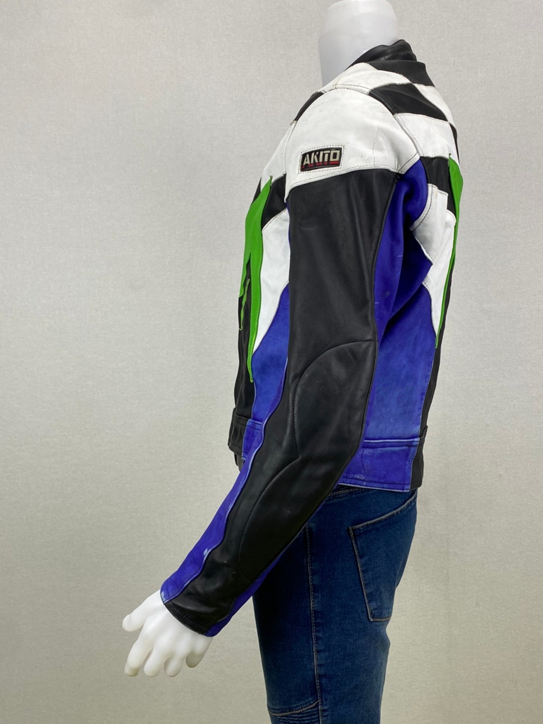 เสื้อการ์ดสำหรับขี่มอเตอร์ไซด์( มือสอง) RCSS 033: อก 42" ยาว 22" ** AKITO **