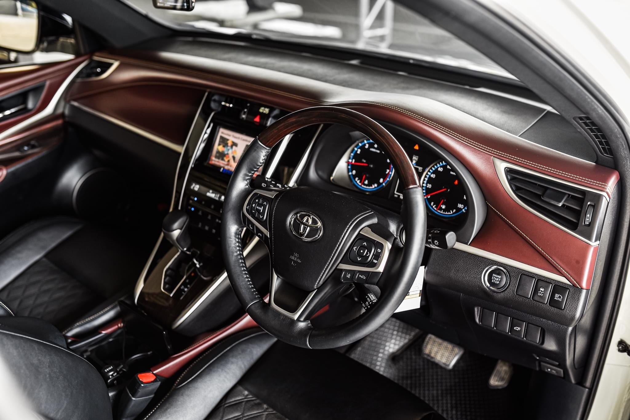Toyota Harrier 2.0L Premium ปี 2014